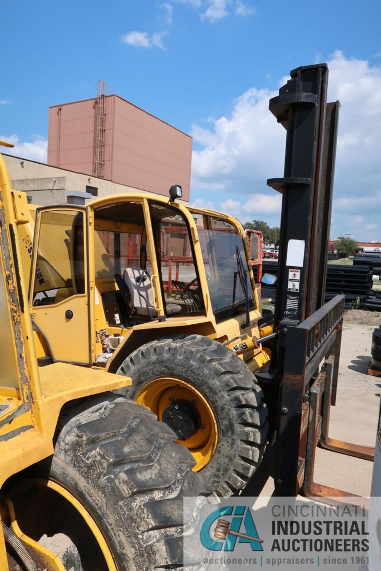 12,000 LB. SELLICK MODEL S120J4I-2 PNEUMATIC TIRE DIESEL LIFT TRUCK; S/N 9609505S12J4T, 128" 2-STAGE - Image 3 of 11