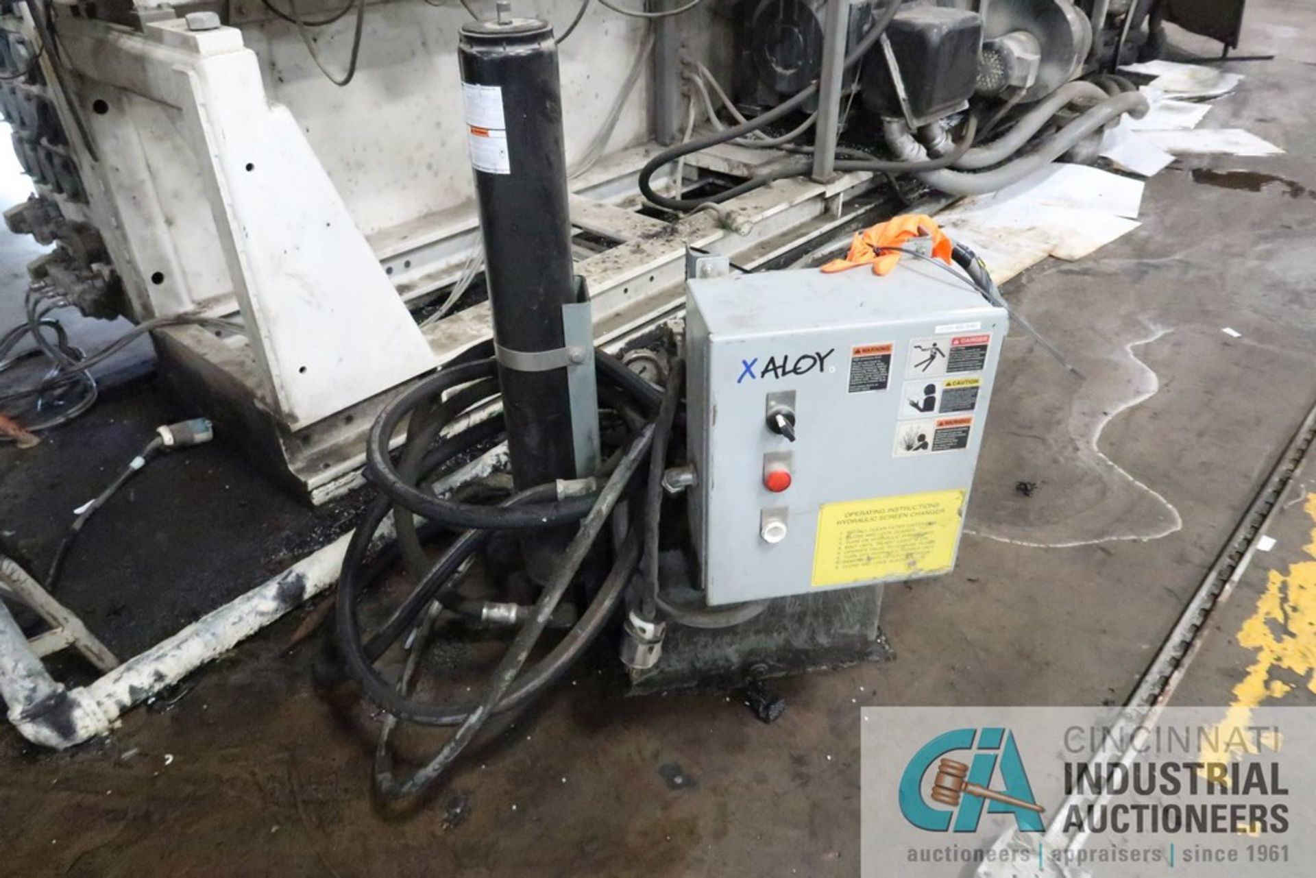 XALOY MODEL EH-45 HYDRAULIC SLIDE PLATE SCREE CHANGER *LINE 3* **SUBJECT TO OVERALL BID AT LOT - Image 5 of 6