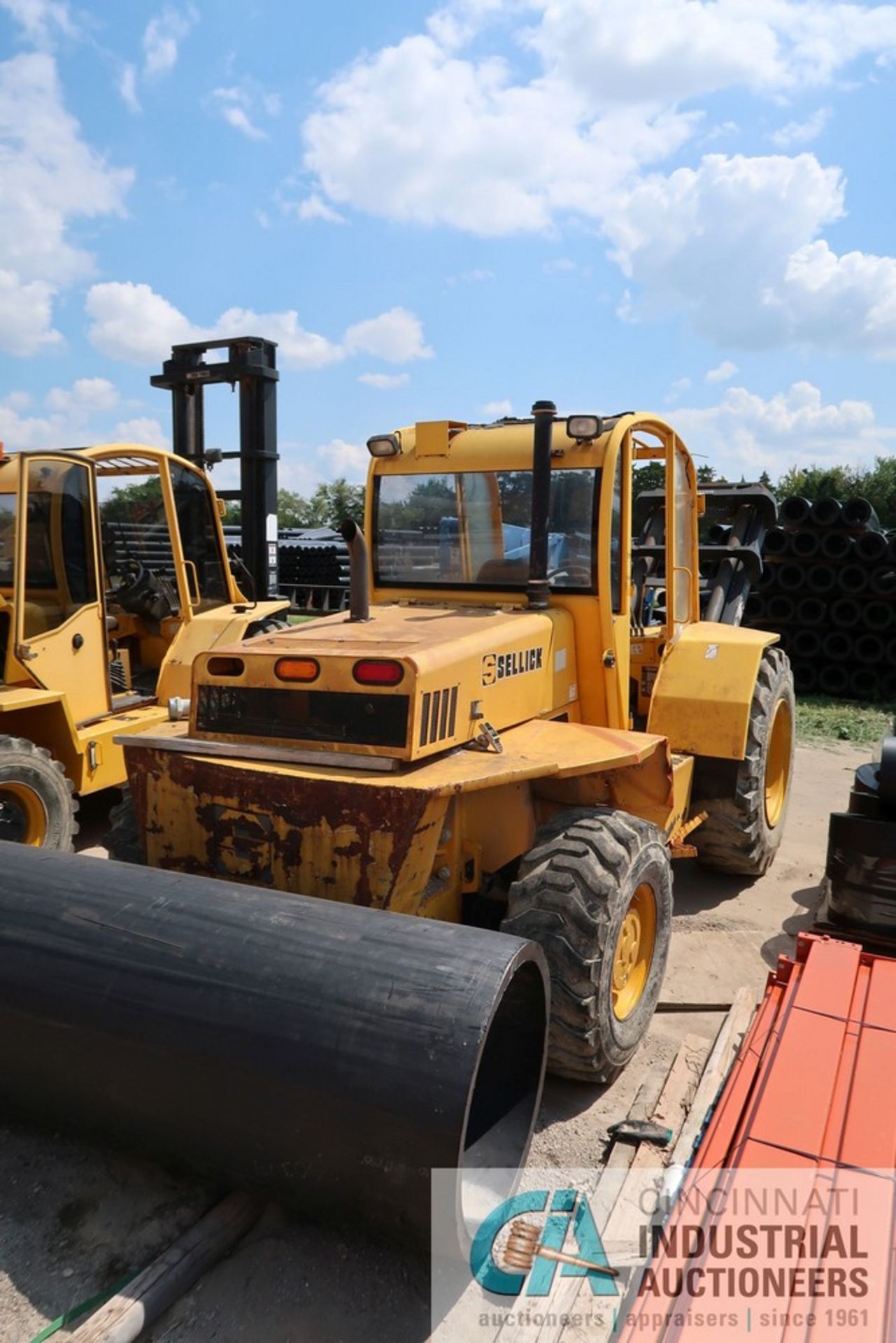 10,000 LB. SELLICK MODEL S-100JDS-2 PNEUMATIC TIRE DIESEL LIFT TRUCK; S/N 7234710S10J, 128" 2- - Image 5 of 13