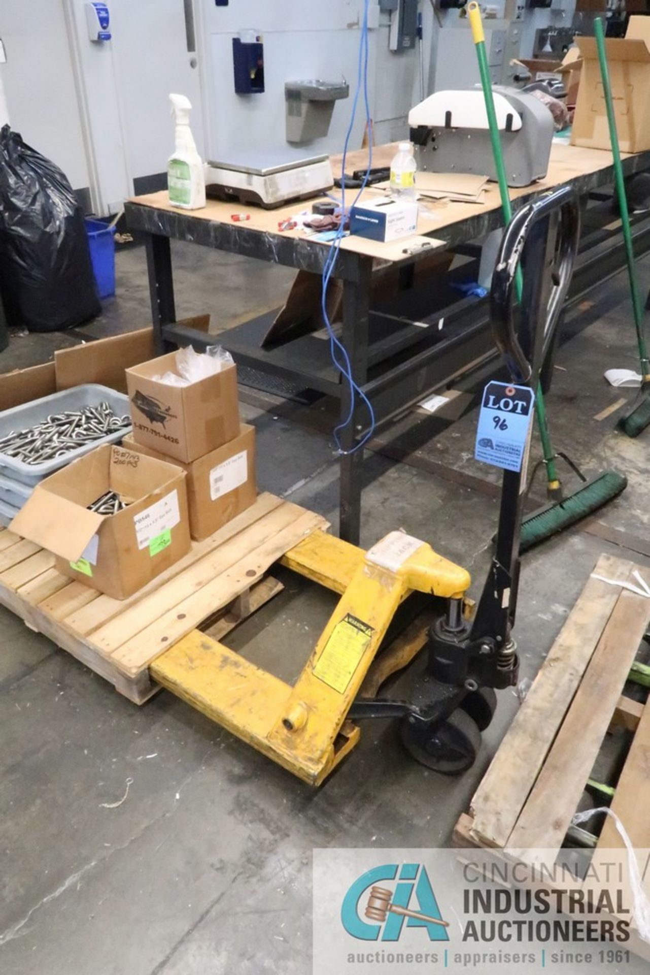 5,500 LB. ULINE PALLET TRUCK