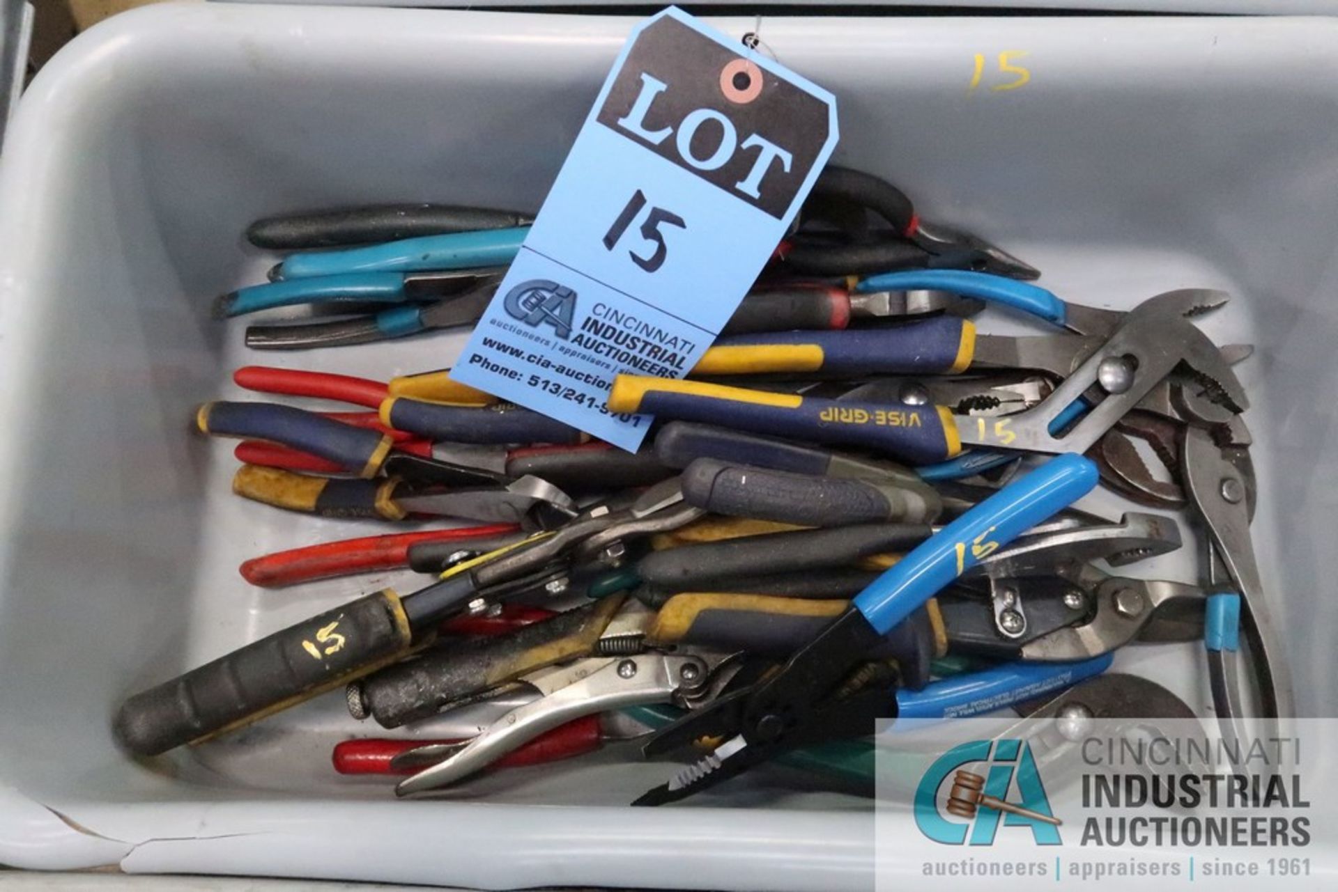 (LOT) MISCELLANEOUS PLIERS AND TIN SNIPS