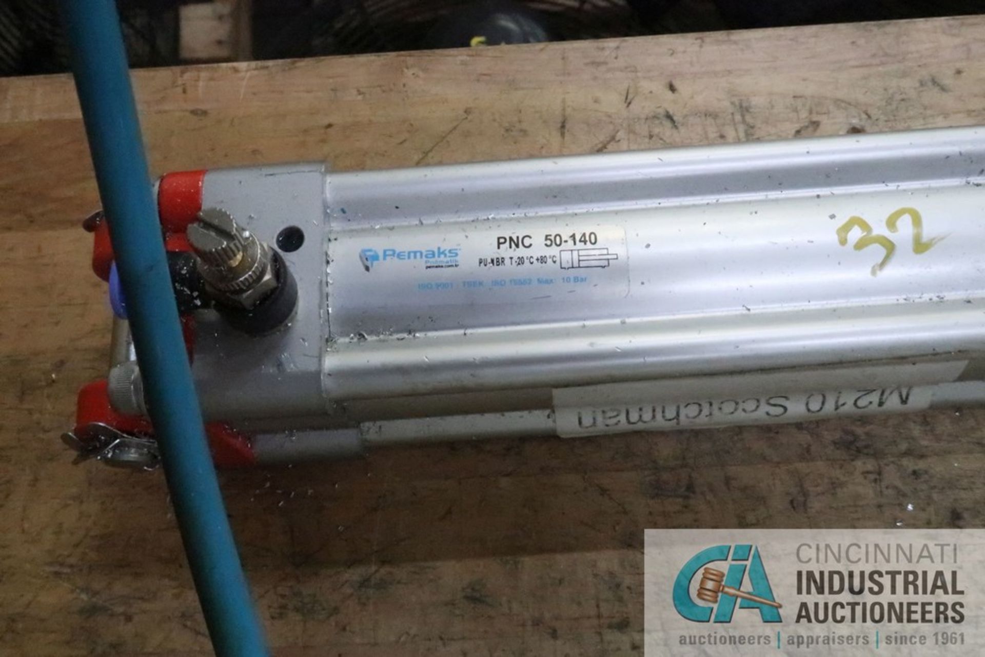 (LOT) 10,000 PSI ENERPAC P80 MANUAL HYDRAULIC PUMP, (2) PEMAKS PAG 80-220 CYLINDERS - Image 4 of 4