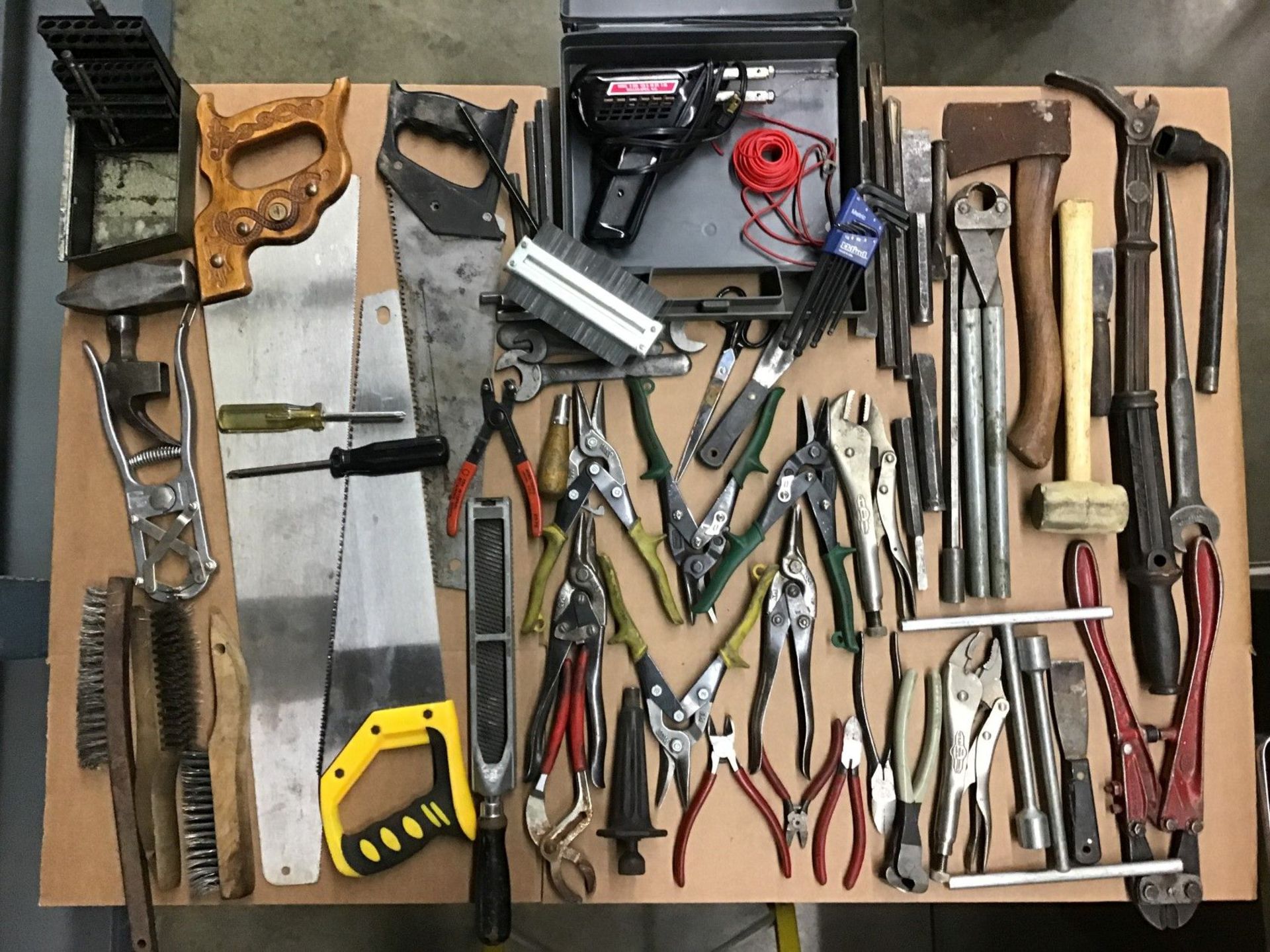 (LOT) MISCELLANEOUS TOOLS