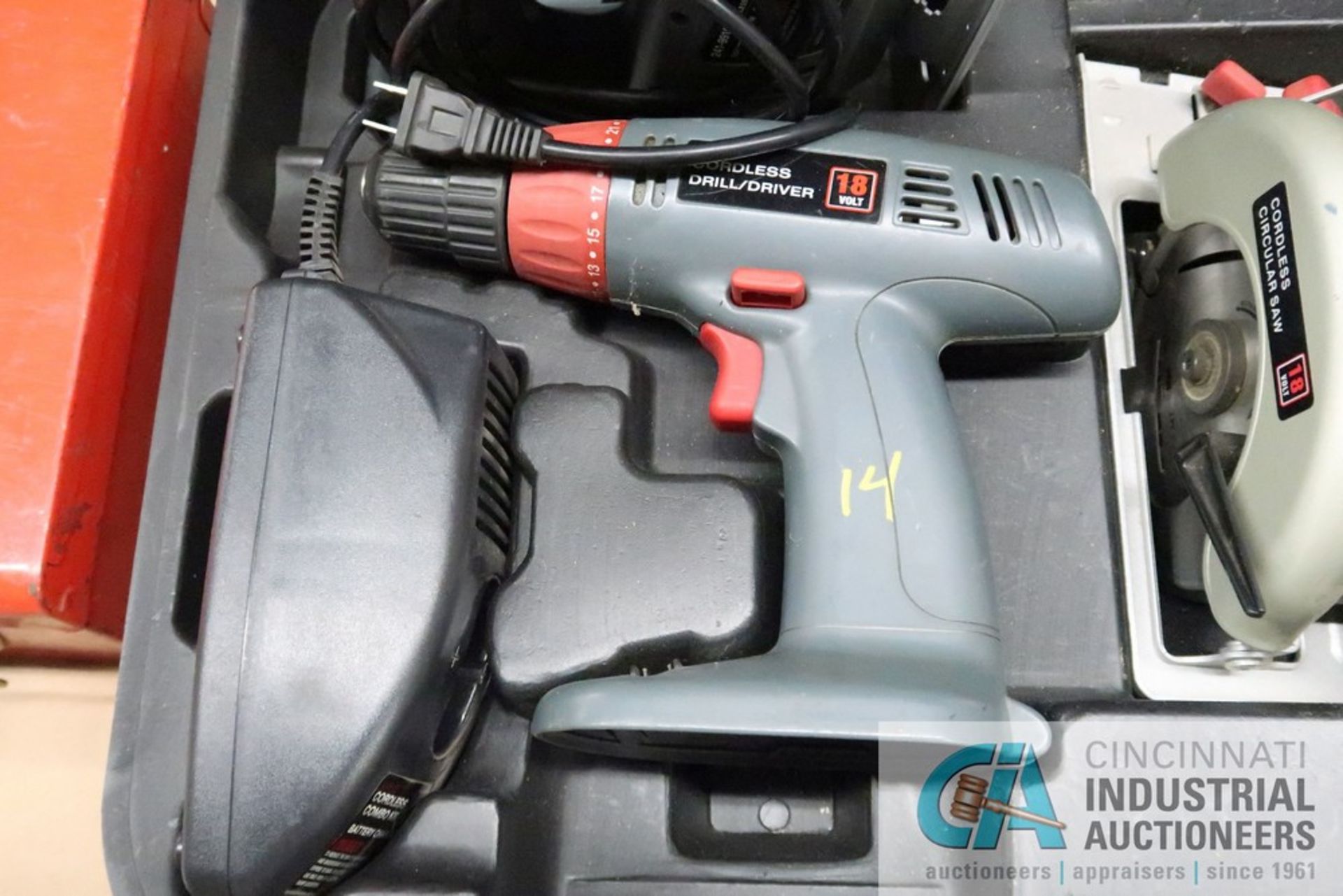 18 VOLT MFG UNKNOWN CORDLESS TOOL KIT INCLUDING DRILL, 5-3/8" CIRCULAR SAW, JIG SAW, LIGHT AND - Image 2 of 5