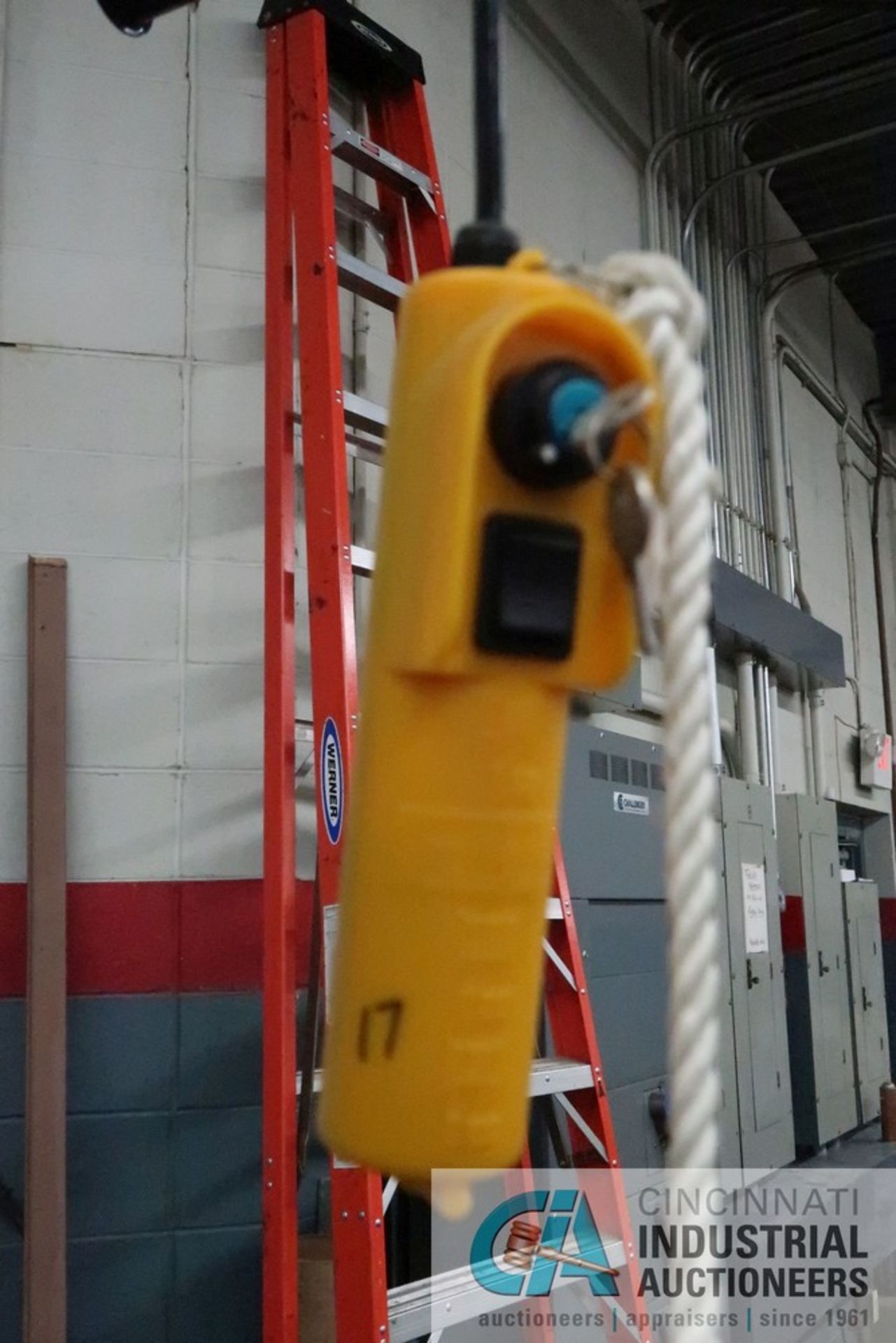 220 LB. GARAGE GATOR ELECTRIC CABLE LIFT WITH 3' X 6' PLATFORM, GGR3672PS - Image 3 of 6