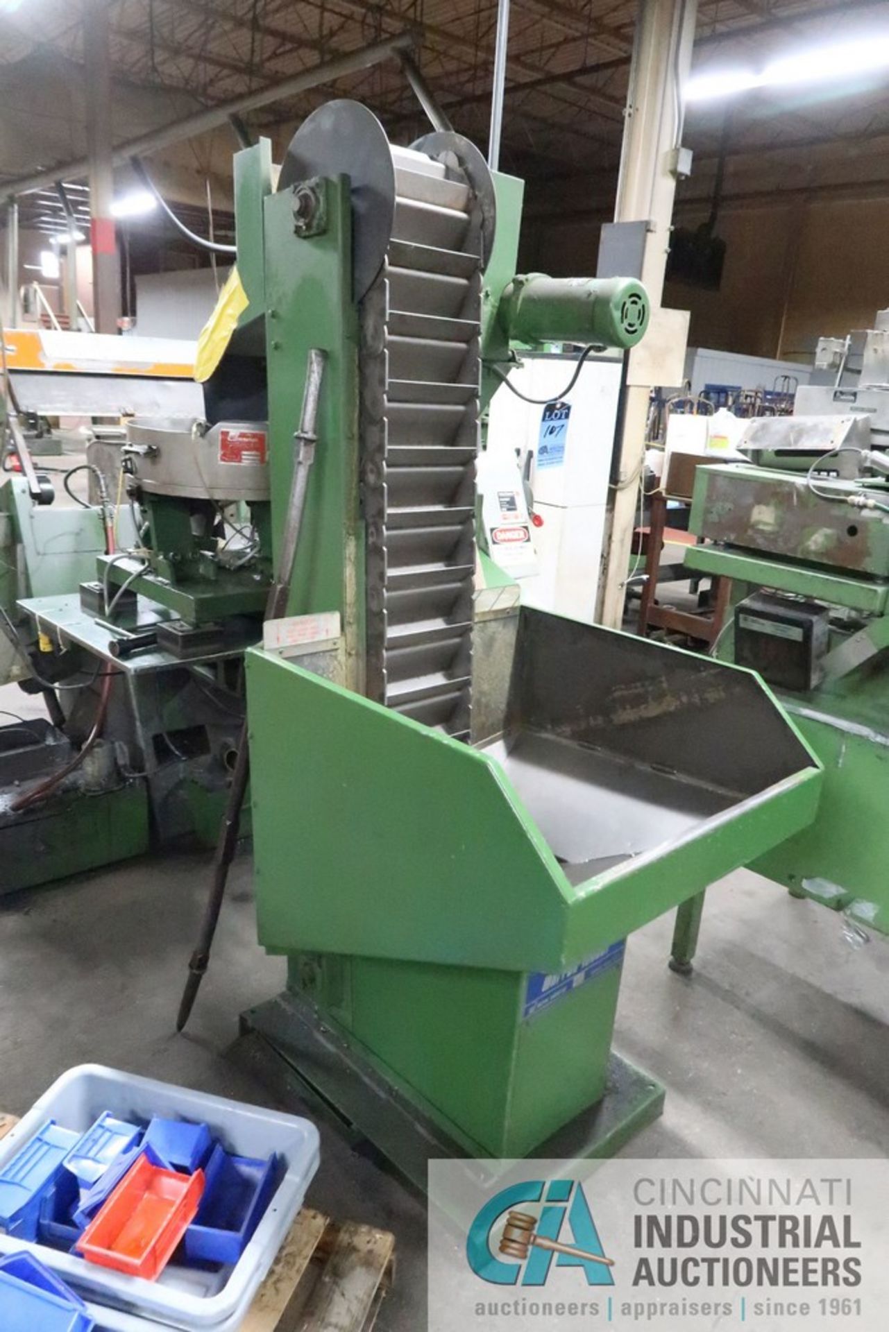 6 CUBIC FOOT WARREN MODEL WL-1000 INCLINE LOADER; S/N 0994886, 60" DISCHARGE HEIGHT - Image 2 of 6