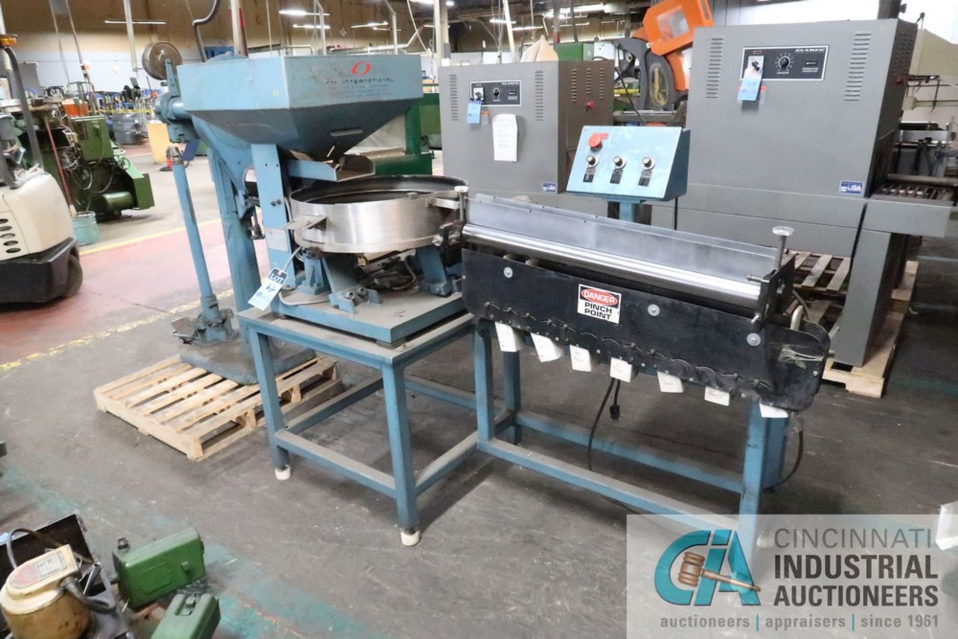 FTI ROLL SORTER; S/N 4673, 24" X 24" FEED, 24" VIBRATORY BOWL, 36" ROLLER SORTER - Image 2 of 11