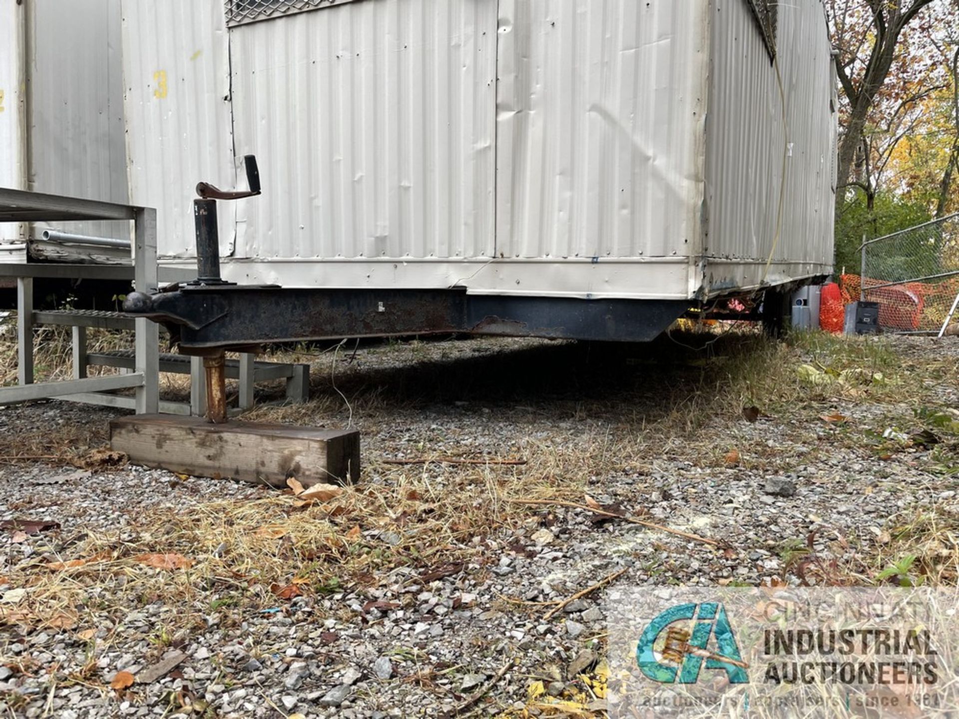 8' X 28' JOBSITE OFFICE TRAILER WITH ALUMINUM STEPS **BILL OF SALE ONLY - NO TITLE** - Image 4 of 11