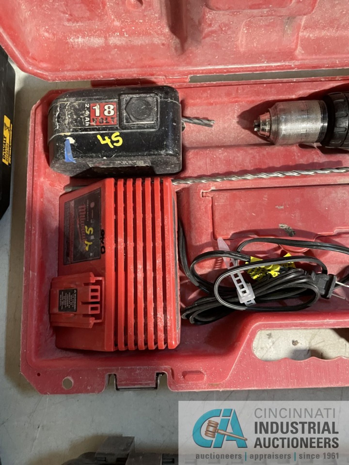 1/2" / 18 VOLT MILWAUKEE CORDLESS DRILL / DRIVER WITH CHARGER AND BATTERIES - Image 3 of 3