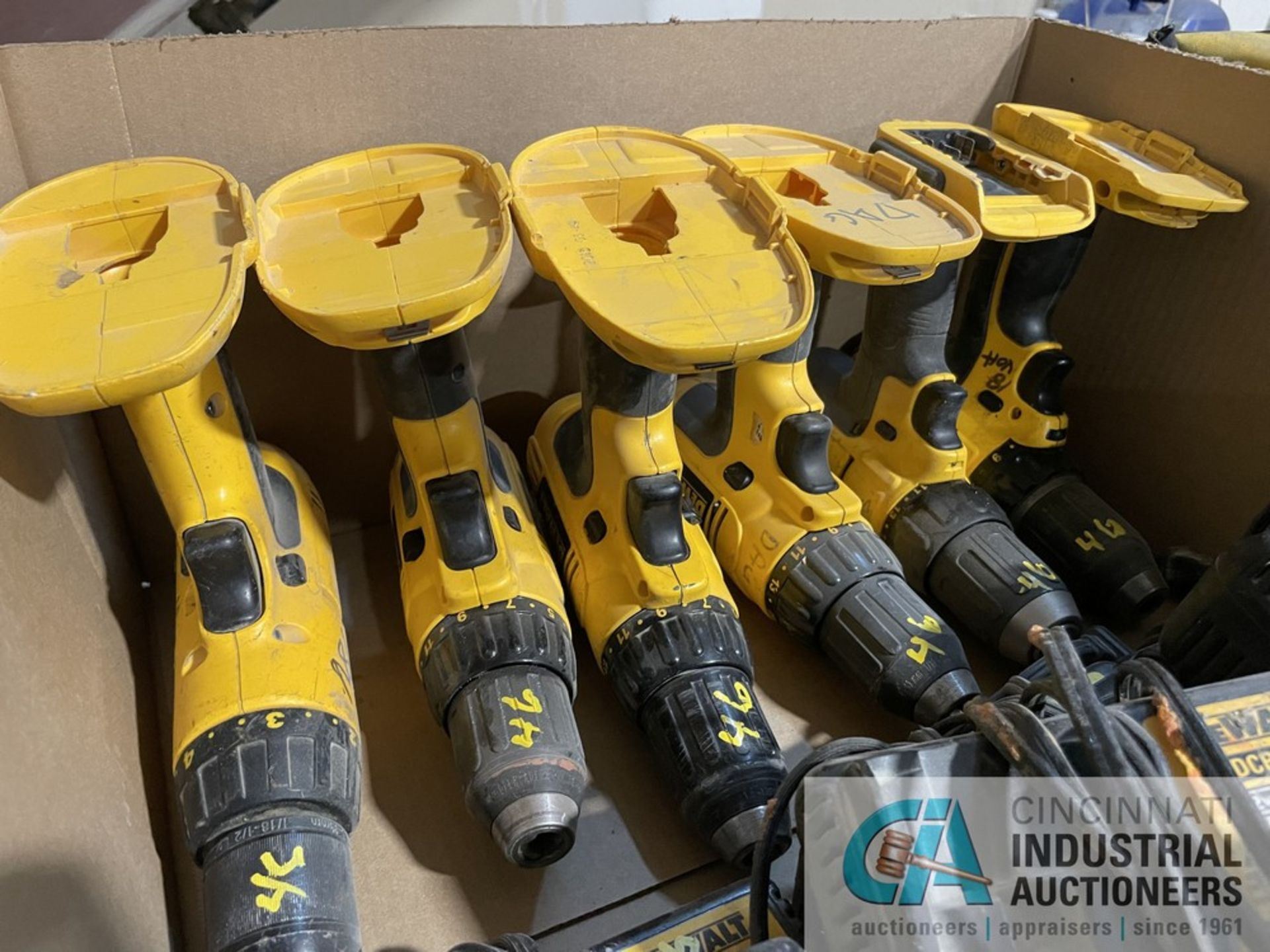 MISCELLANEOUS VOLTAGE DEWALT CORDLESS DRILLS / DRIVERS WITH (6) CHARGERS - Image 7 of 8