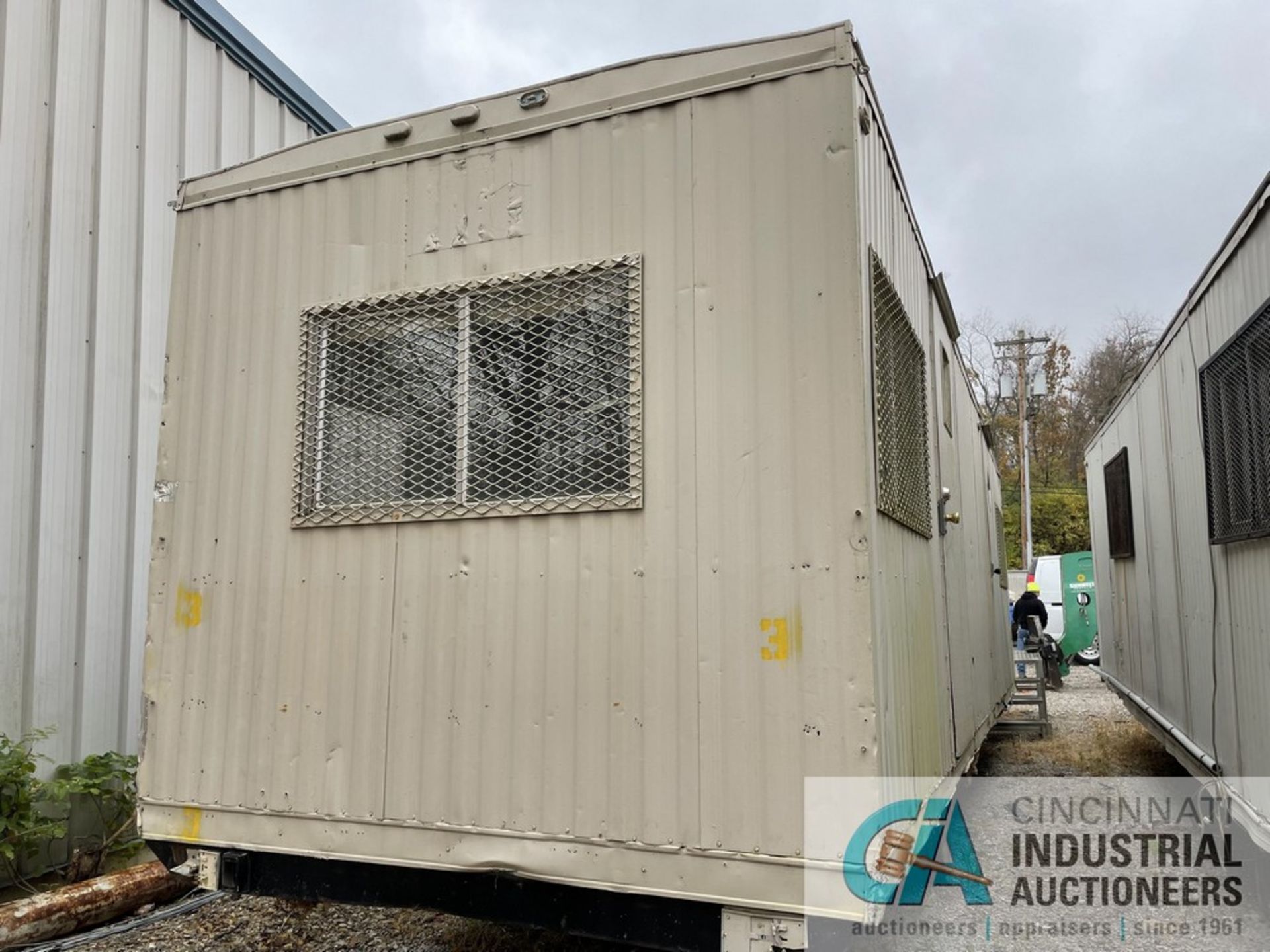 8' X 28' JOBSITE OFFICE TRAILER WITH ALUMINUM STEPS **BILL OF SALE ONLY - NO TITLE** - Image 8 of 11