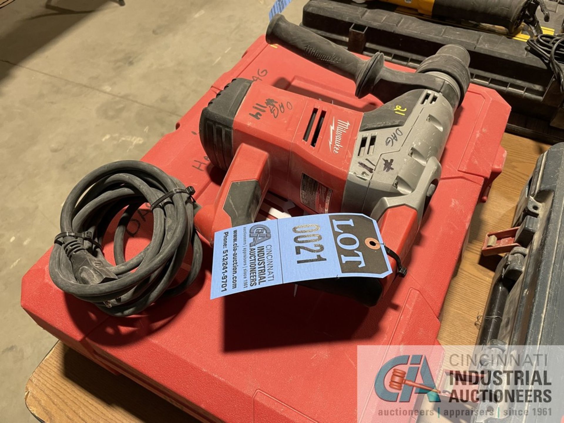 1-9/16" MILWAUKEE CAT NO. 5317-20 SDX-MAX ROTARY HAMMER - Image 2 of 5