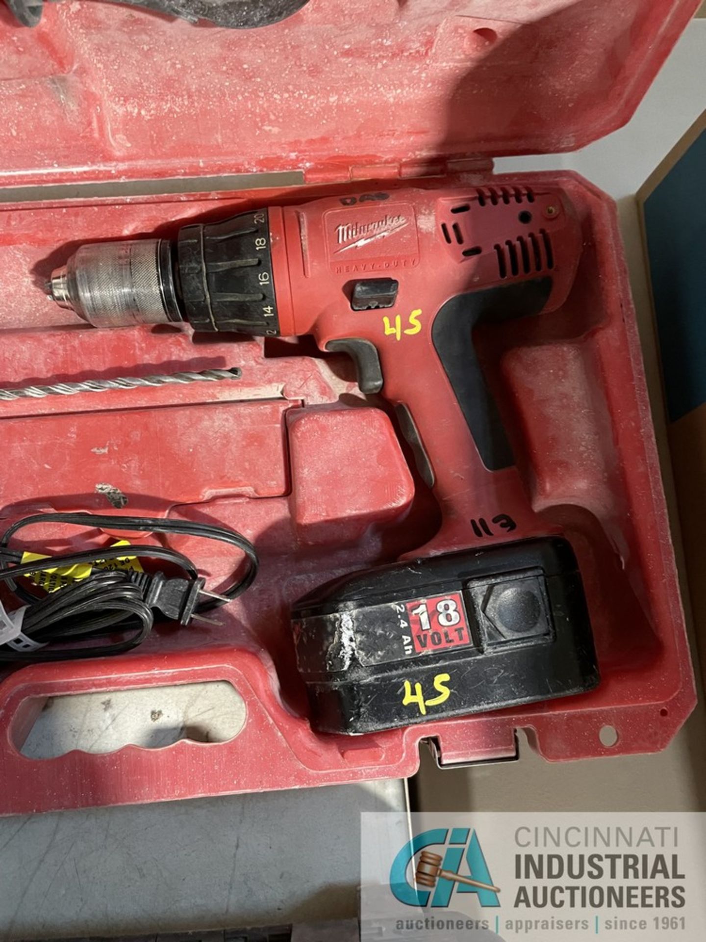 1/2" / 18 VOLT MILWAUKEE CORDLESS DRILL / DRIVER WITH CHARGER AND BATTERIES - Image 2 of 3