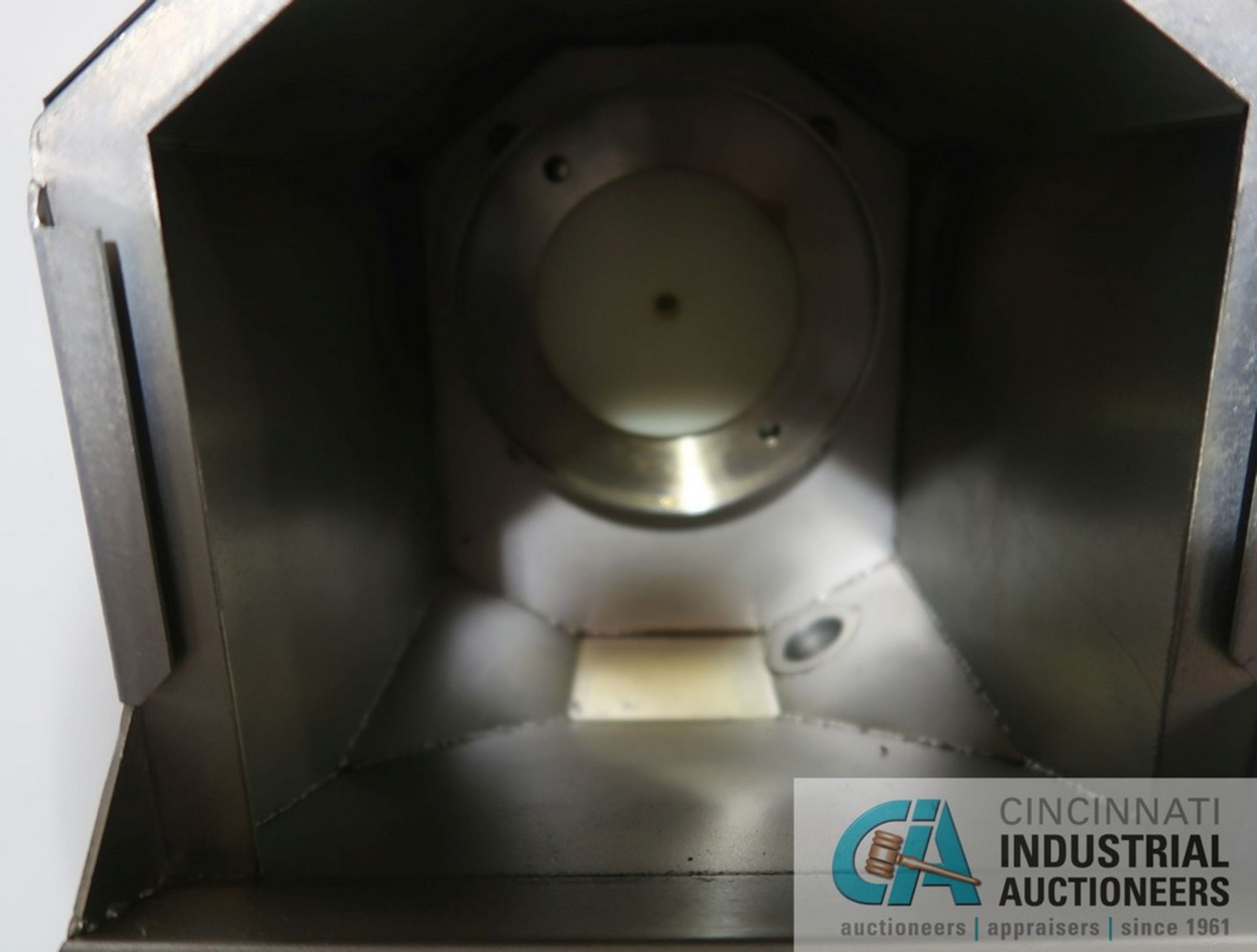 HAAS MODEL SL-30T CNC TURNING CENTER, S/N 64173, (NEW 6/2001), 10" THREE-JAW CHUCK, 12-POSITION - Image 11 of 20