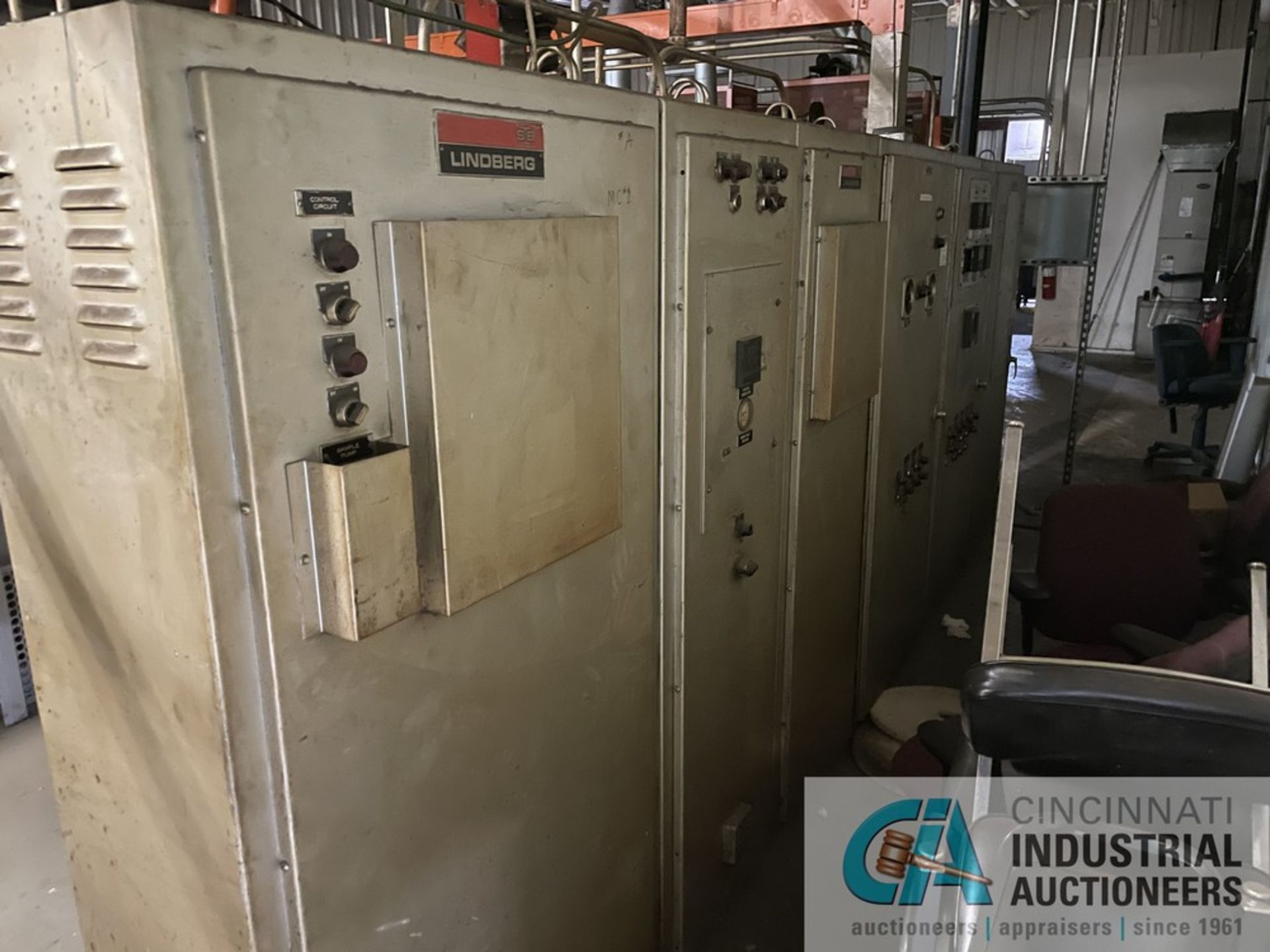 ****36" WIDE LINDBERG ANNEALING FURNACE **Auction is for machine only, any additional items in - Image 10 of 14