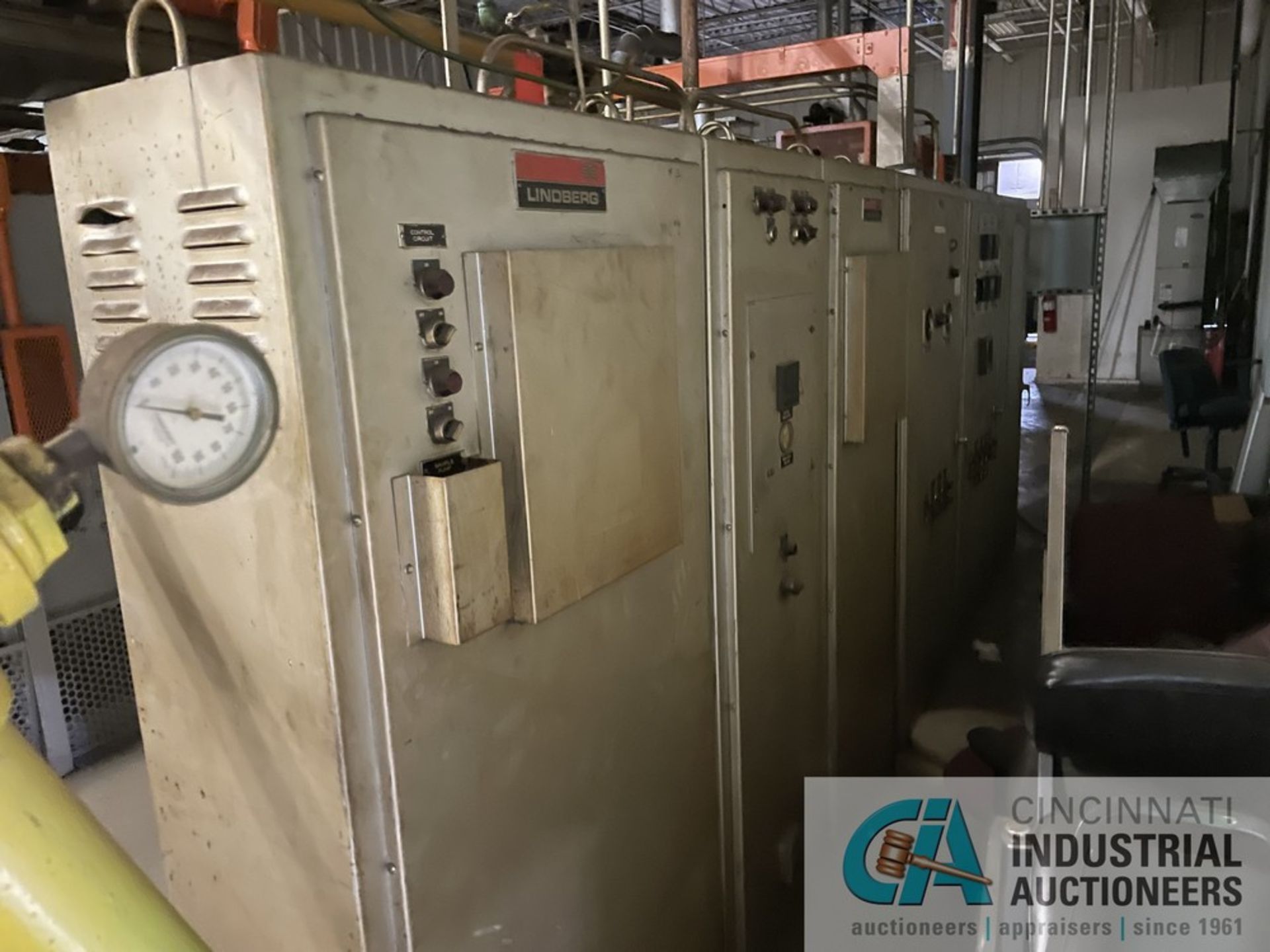 ****36" WIDE LINDBERG ANNEALING FURNACE **Auction is for machine only, any additional items in - Image 8 of 14