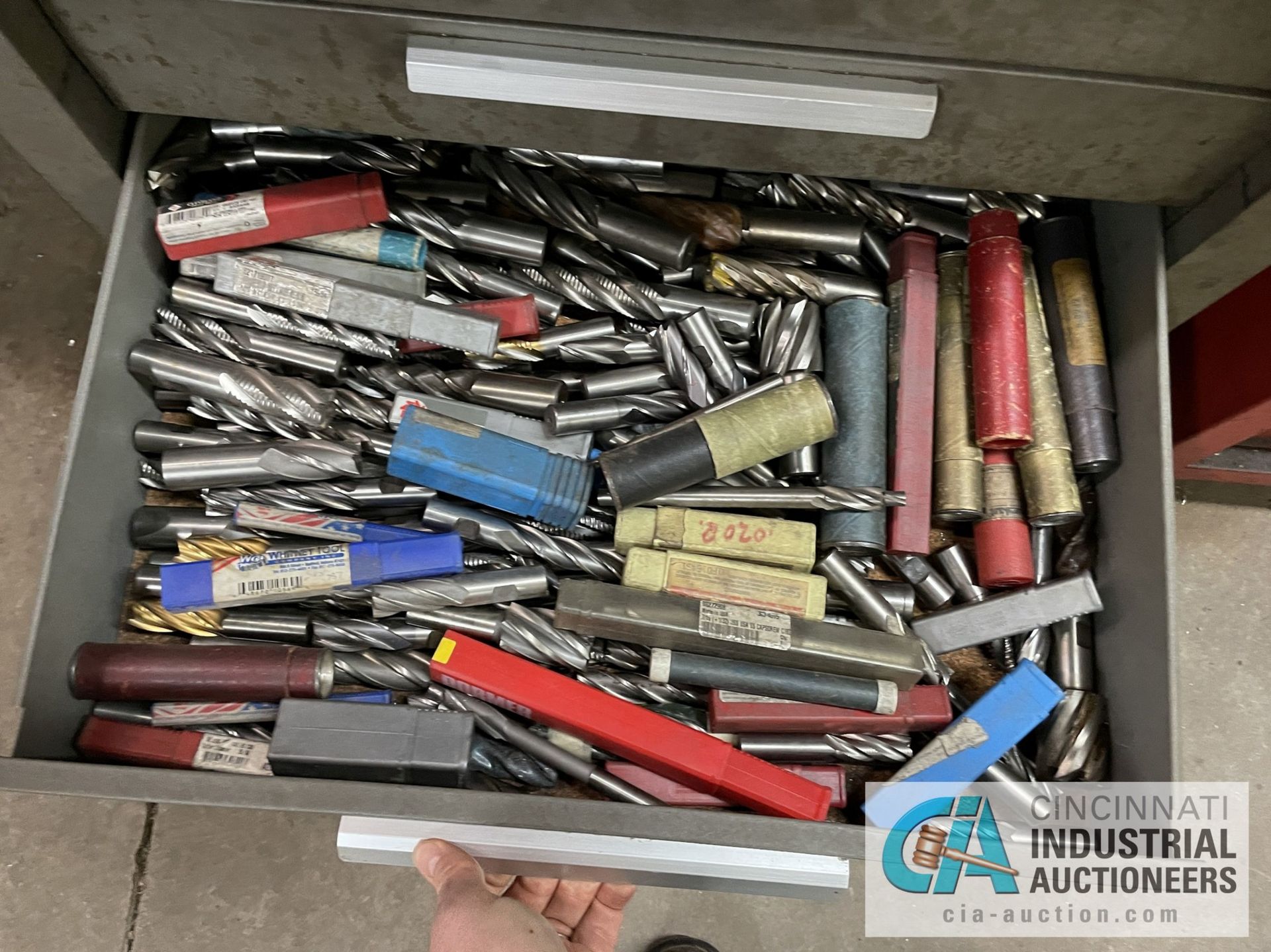 (LOT) MISCELLANEOUS TAPS, DRILLS, END MILLS, CARBIDE, END MILLS, HSS DRILLS AND OTHER RELATED - Image 9 of 17