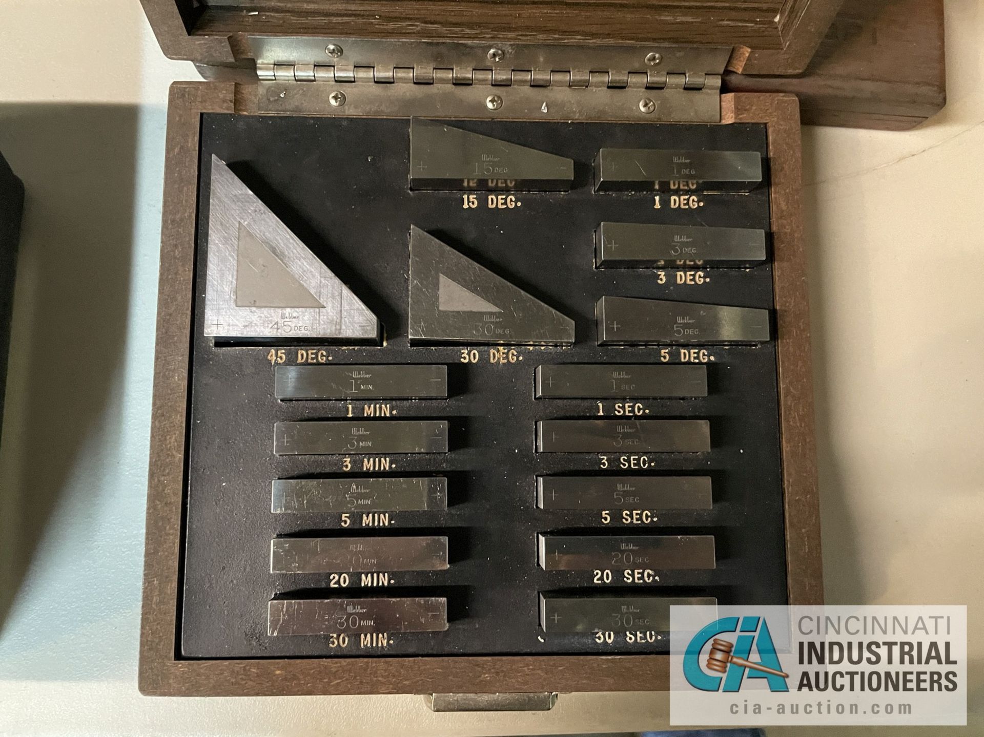 (LOT) MISCELLANEOUS STEEL ANGLE, BLOCK AND ROUND GAGES - Image 3 of 5