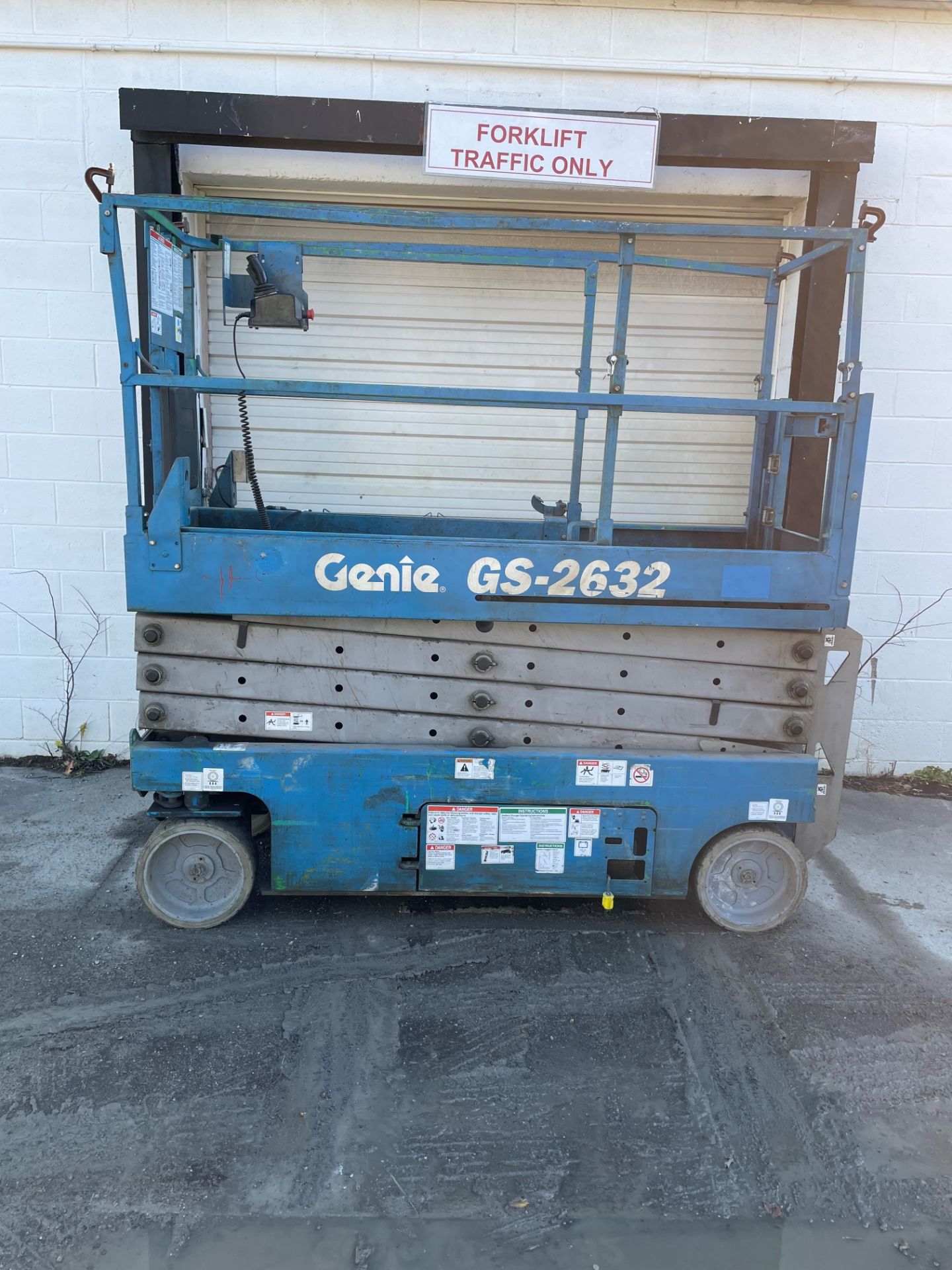 GENIE GS-2632 ELECTRIC SELF-PROPELLED SCISSOR LIFT; S/N N/A, PLATFORM SIZE: 32" X 89",