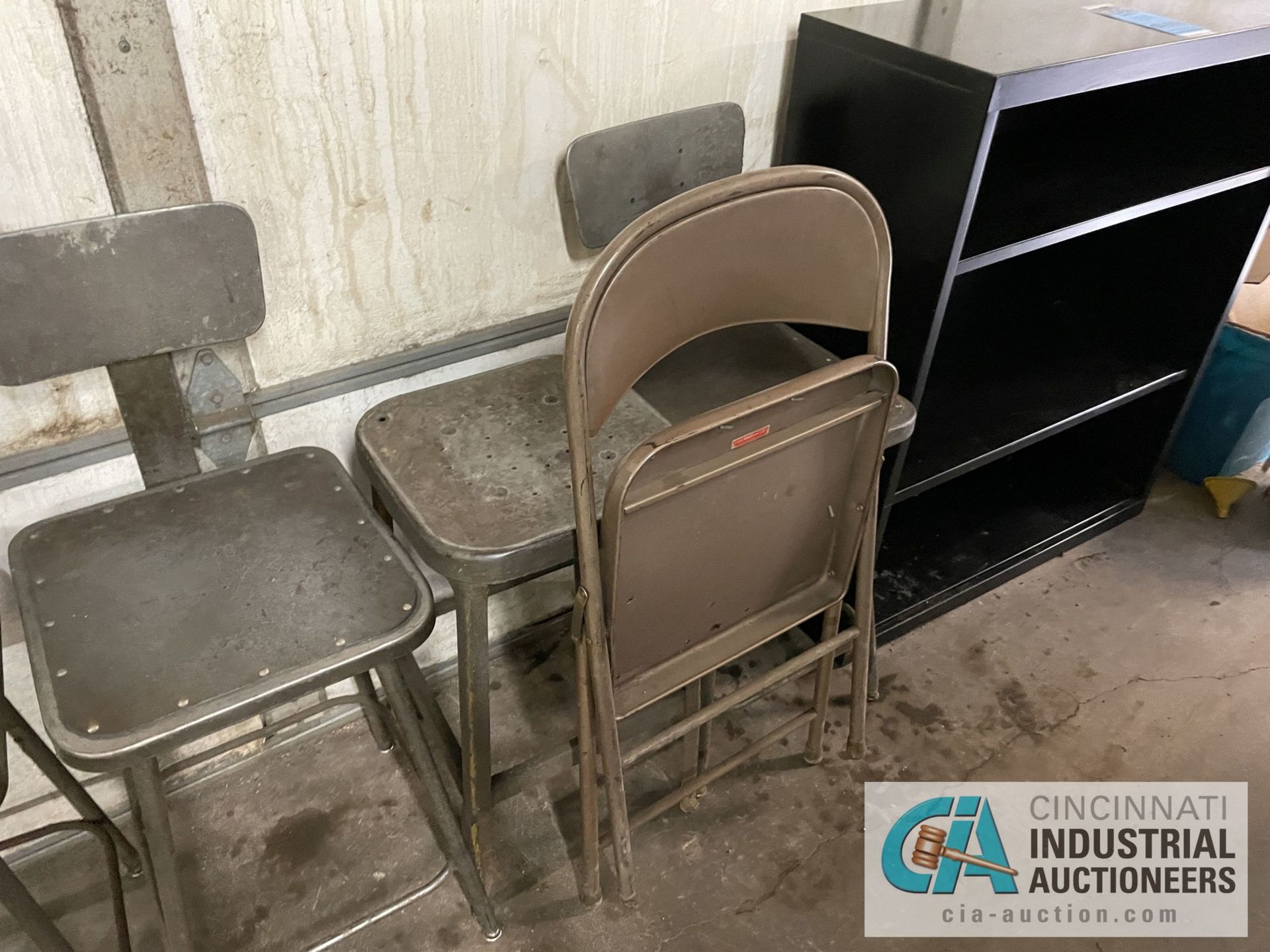 (LOT) SHOP CHAIRS WITH (2) METAL BOOKCASES - (1) LOCATED BY LOT 15 - Image 3 of 4