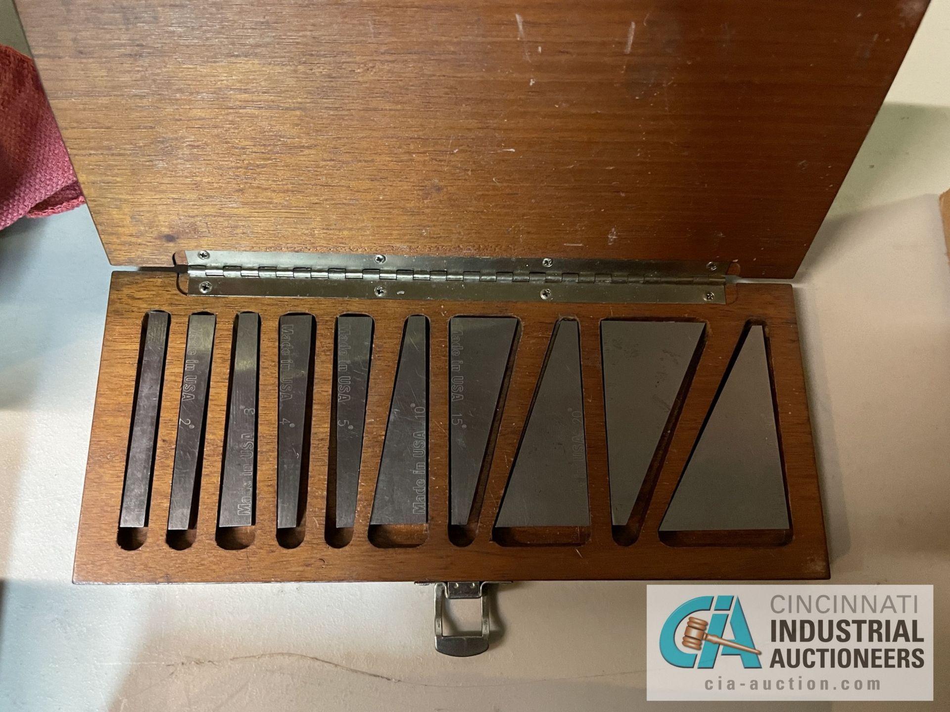 (LOT) MISCELLANEOUS STEEL ANGLE, BLOCK AND ROUND GAGES - Image 4 of 5