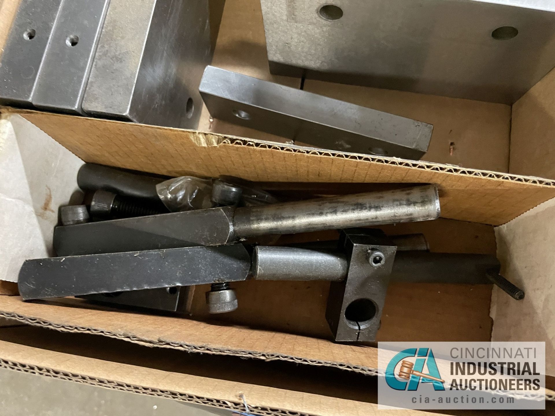 (LOT) MISCELLANEOUS VISE JAWS AND STOPS - Image 2 of 4