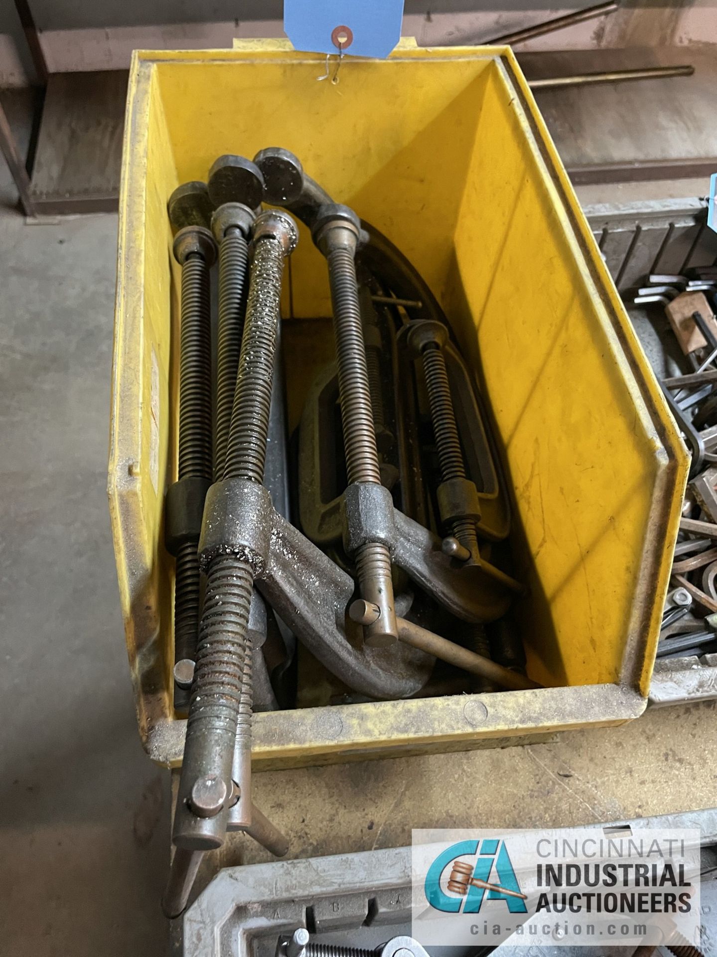 (LOT) MISCELLANEOUS SIZE C-CLAMPS