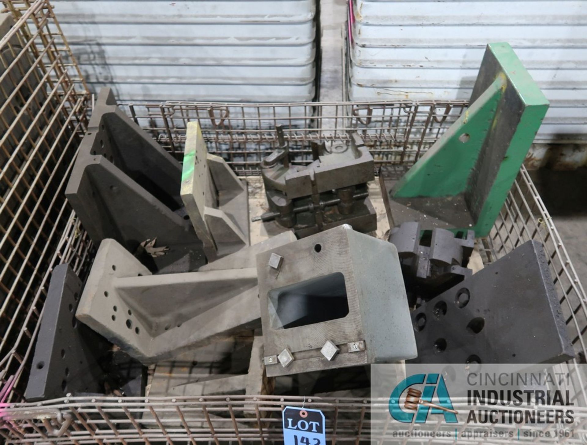 (LOT) WIRE BASKET - ANGLE PLATES AND VISES