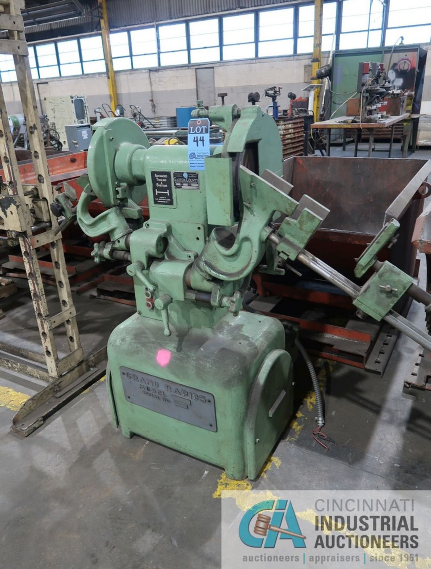 GRAND RAPIDS MODEL DWB DOUBLE END TOOL GRINDER S/N 10287, 12" GRINDING WHEELS - Image 4 of 4