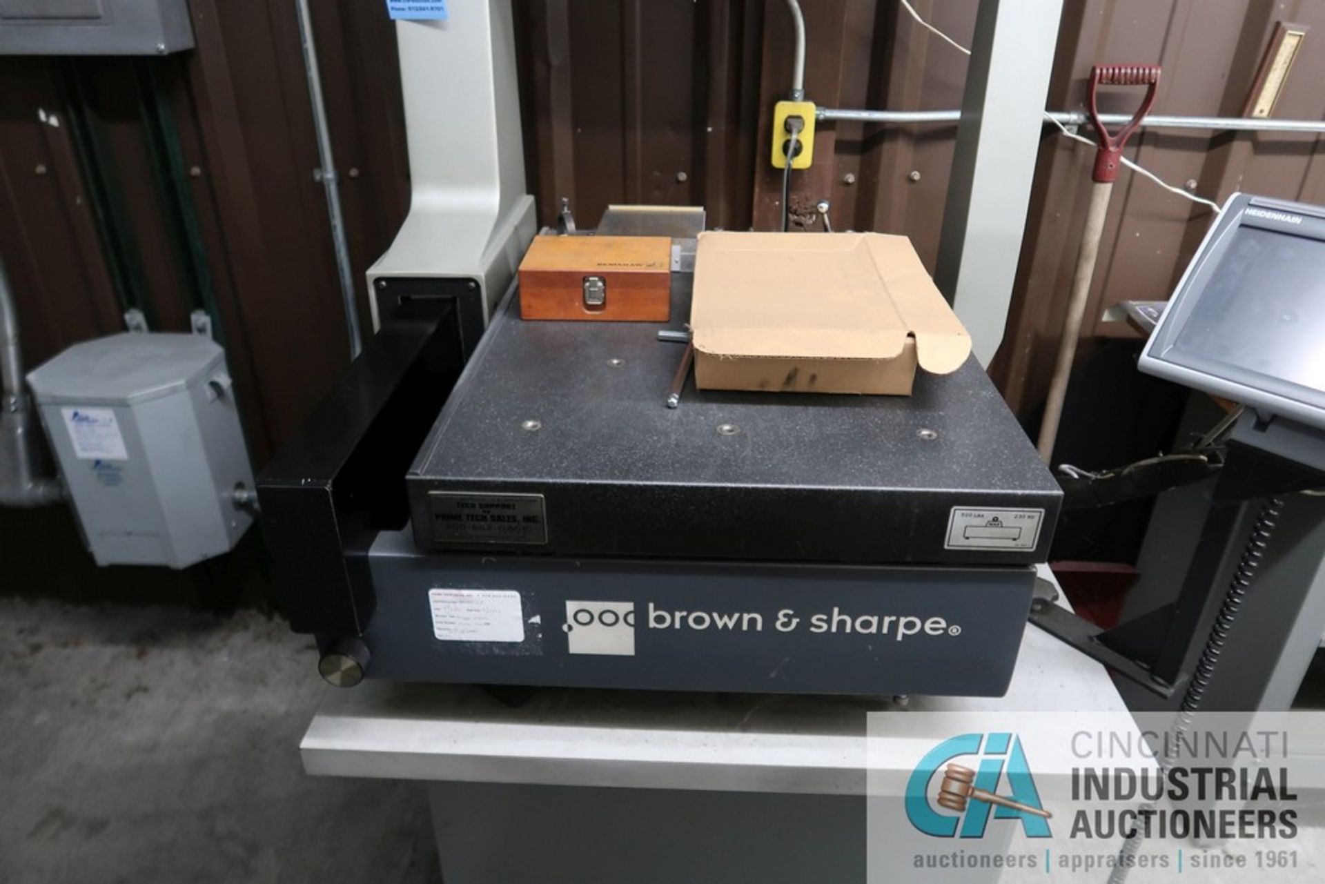 BROWN AND SHARPE MODEL GAGE 2000 CMM; S/N 0302-1620, 22" X 30" DRILLED AND TAPPED TABLE, 22" UNDER - Image 5 of 8