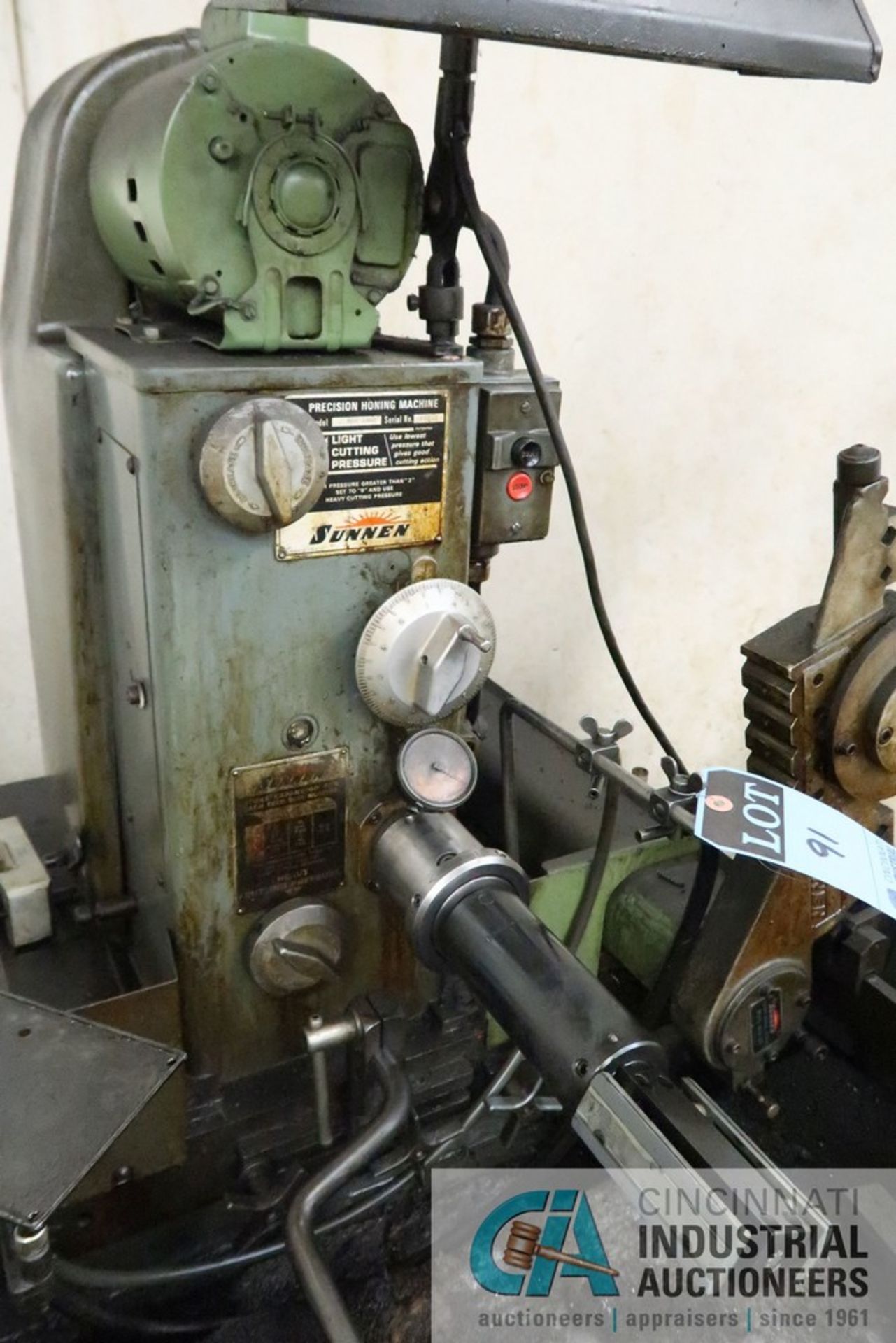 SUNNEN MODEL MBB-1660 PRECISION HONING MACHINE; S/N 83642, WITH MODEL KKN-100 SQUARE HONING FIXTURE - Image 3 of 6