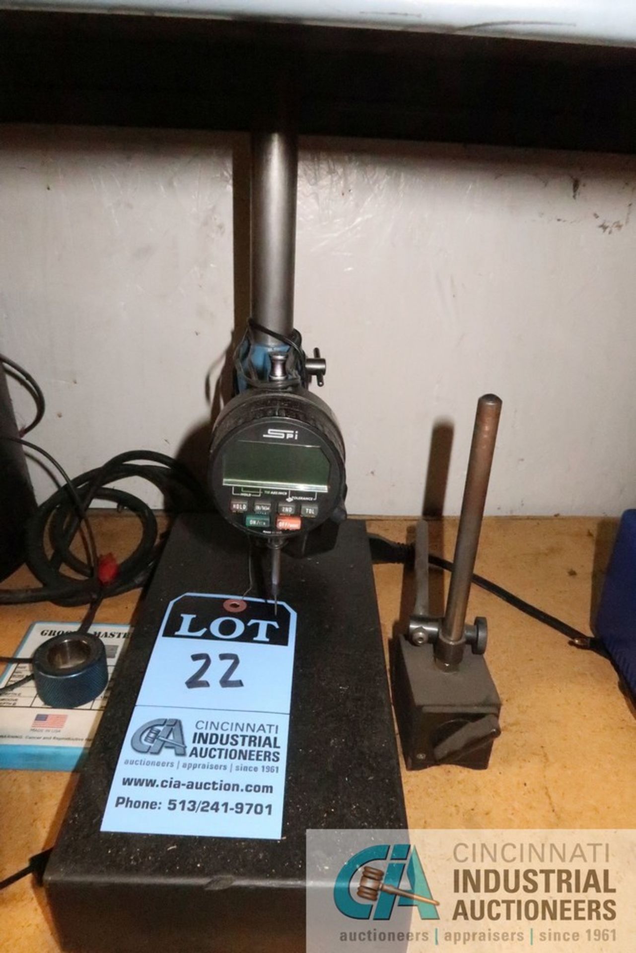 (LOT) SPI DIGITAL INDICATOR WITH STAND, REFROCTOMETER, MAGNETIC GAGE STAND, WAAGE MELTING POT - Image 2 of 3