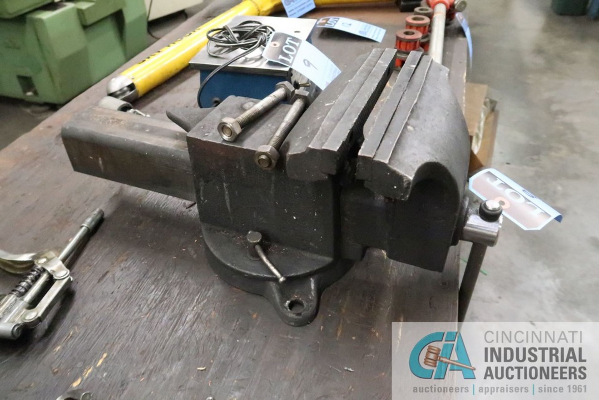 8" BENCH VISE