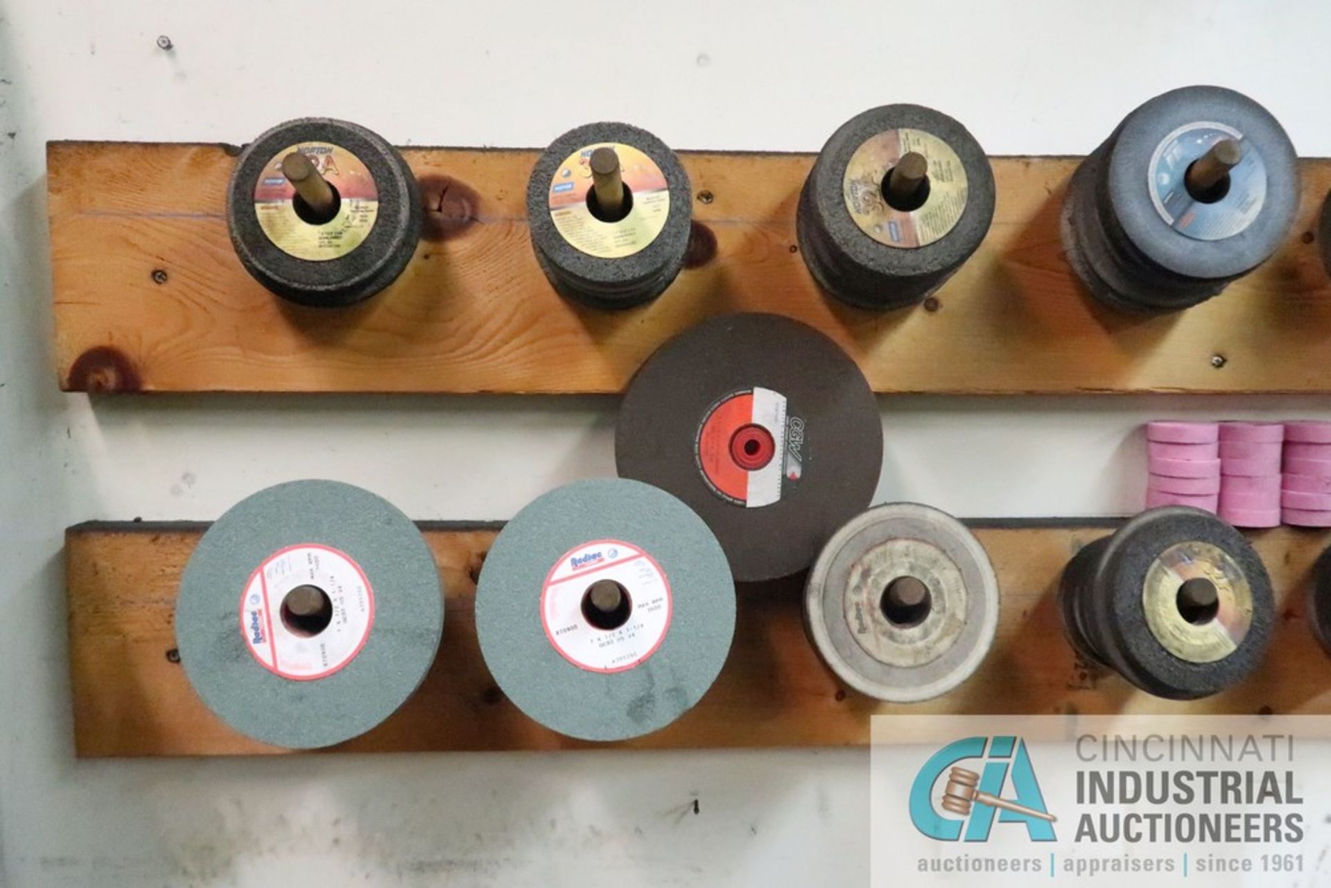 (LOT) MISCELLANEOUS GRINDING WHEELS ON WALL - Image 4 of 8