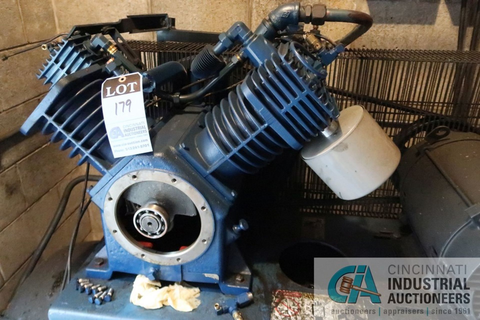15 HP QUINCY QT-15 HORIZONTAL TANK AIR COMPRESSOR *OUT OF SERVICE - BROKEN PISTON) - Image 4 of 4