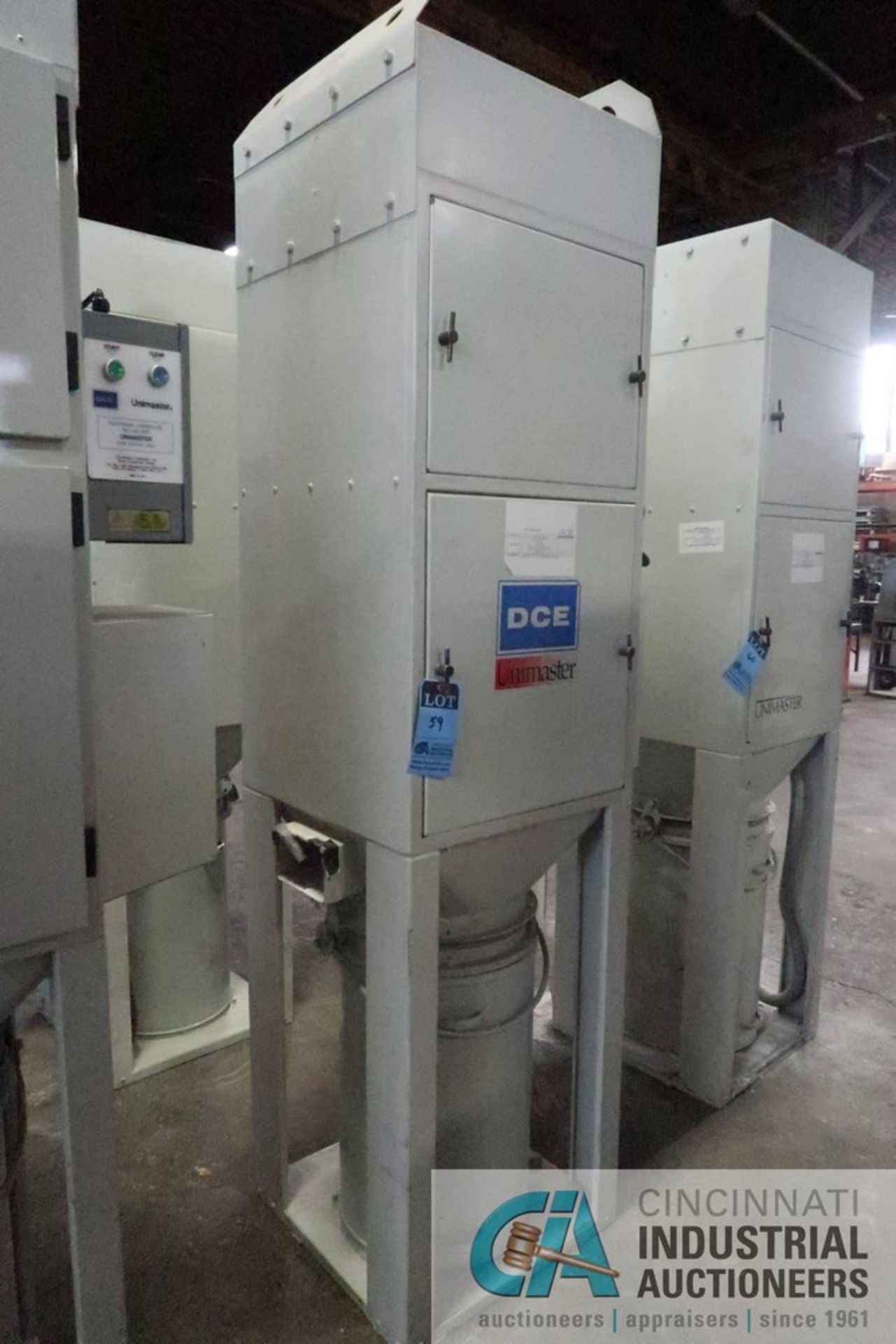 1 HP DCE MODEL UMA76G1AD UNIMASTER SINGLE BAG DUST COLLECTOR; S/N IG618778 **LOCATED AT 110 E