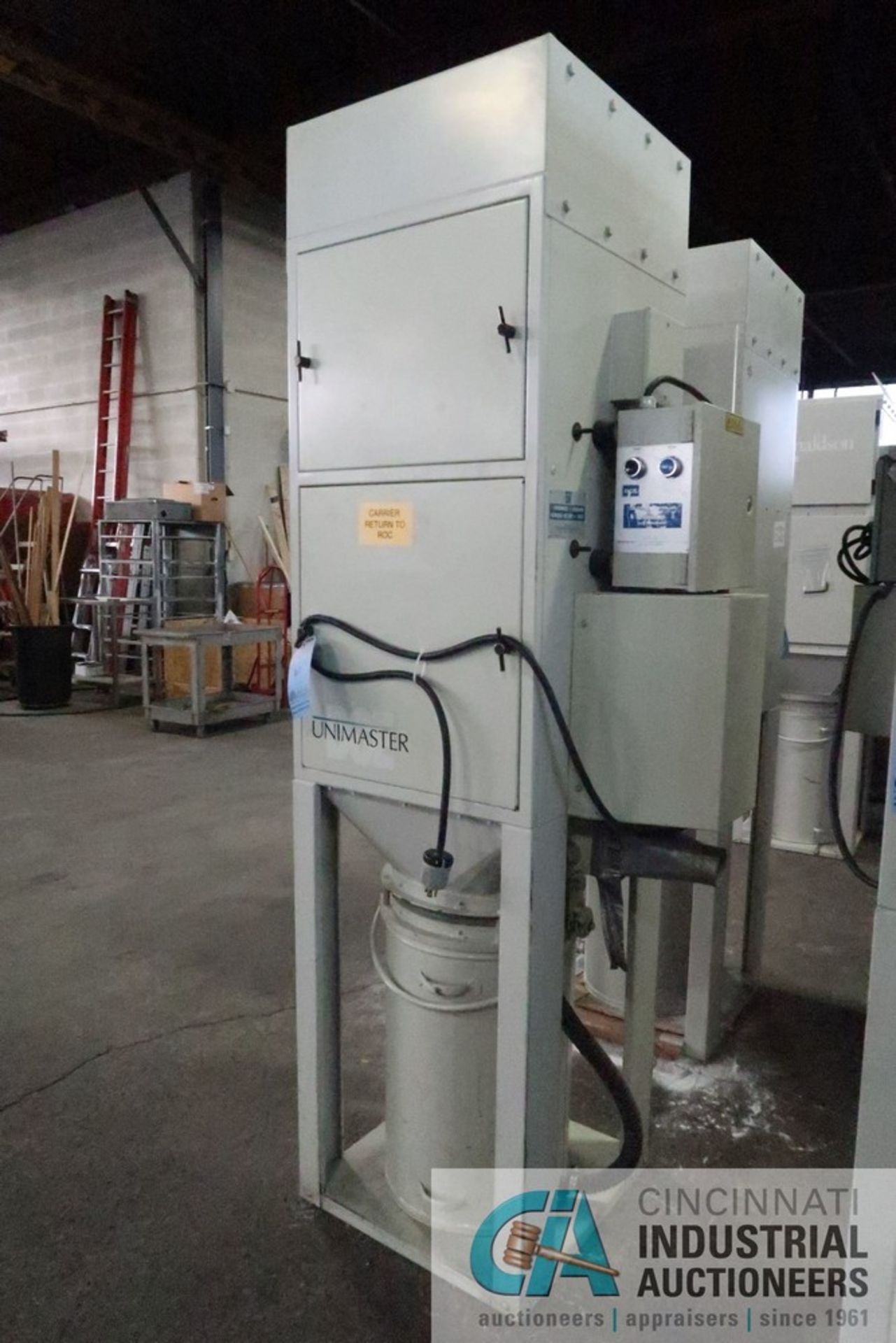 1 HP DCE MODEL UMA76G1AD UNIMASTER SINGLE BAG DUST COLLECTOR; S/N 98-1221-04 **LOCATED AT 110 E - Image 2 of 3