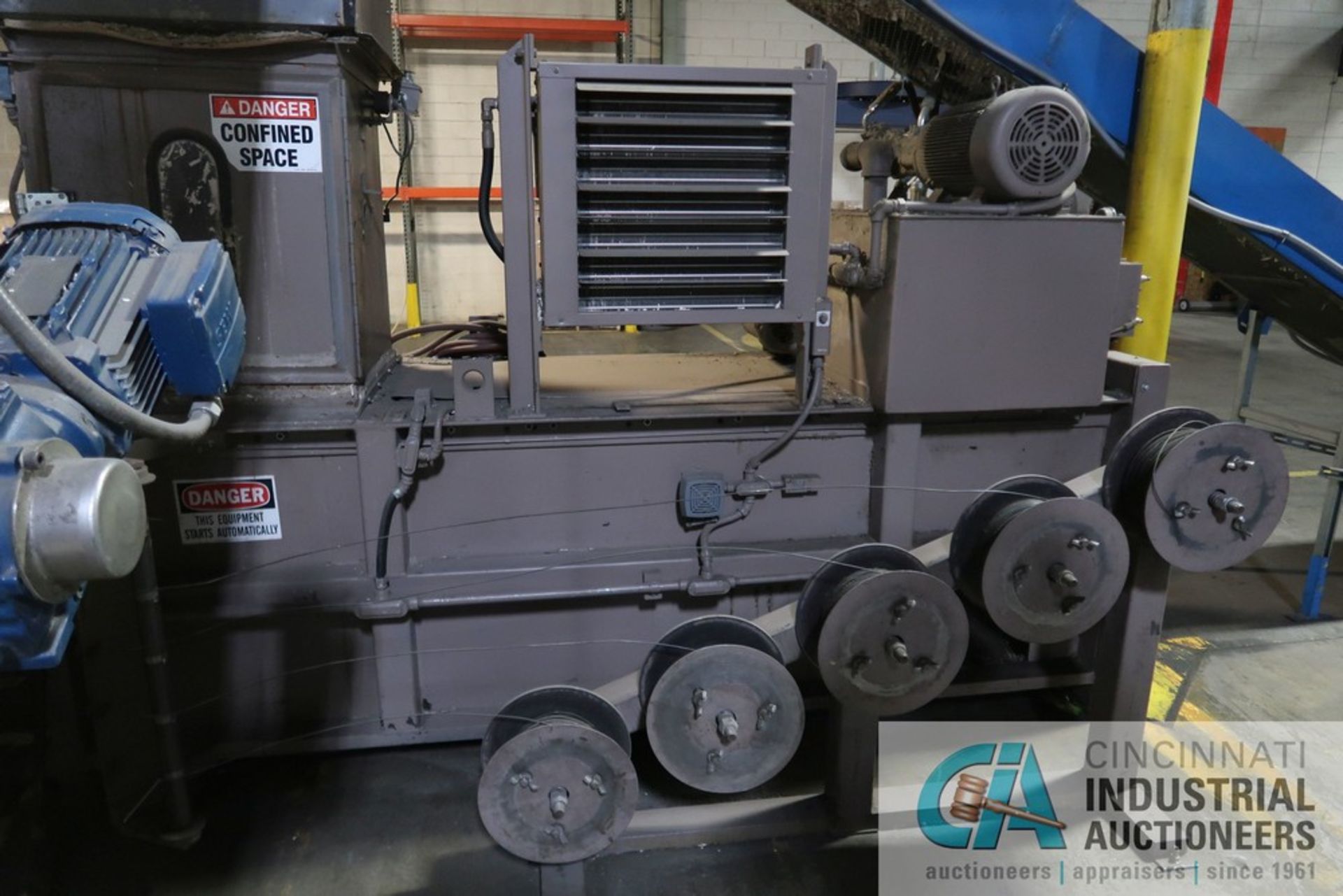 20 HP MAREN ENGINEERING MODEL 72-0E/100 OPEN END AUTOMATIC TIE HYDRAULIC HORIZONTAL BALER; S/N - Image 7 of 11