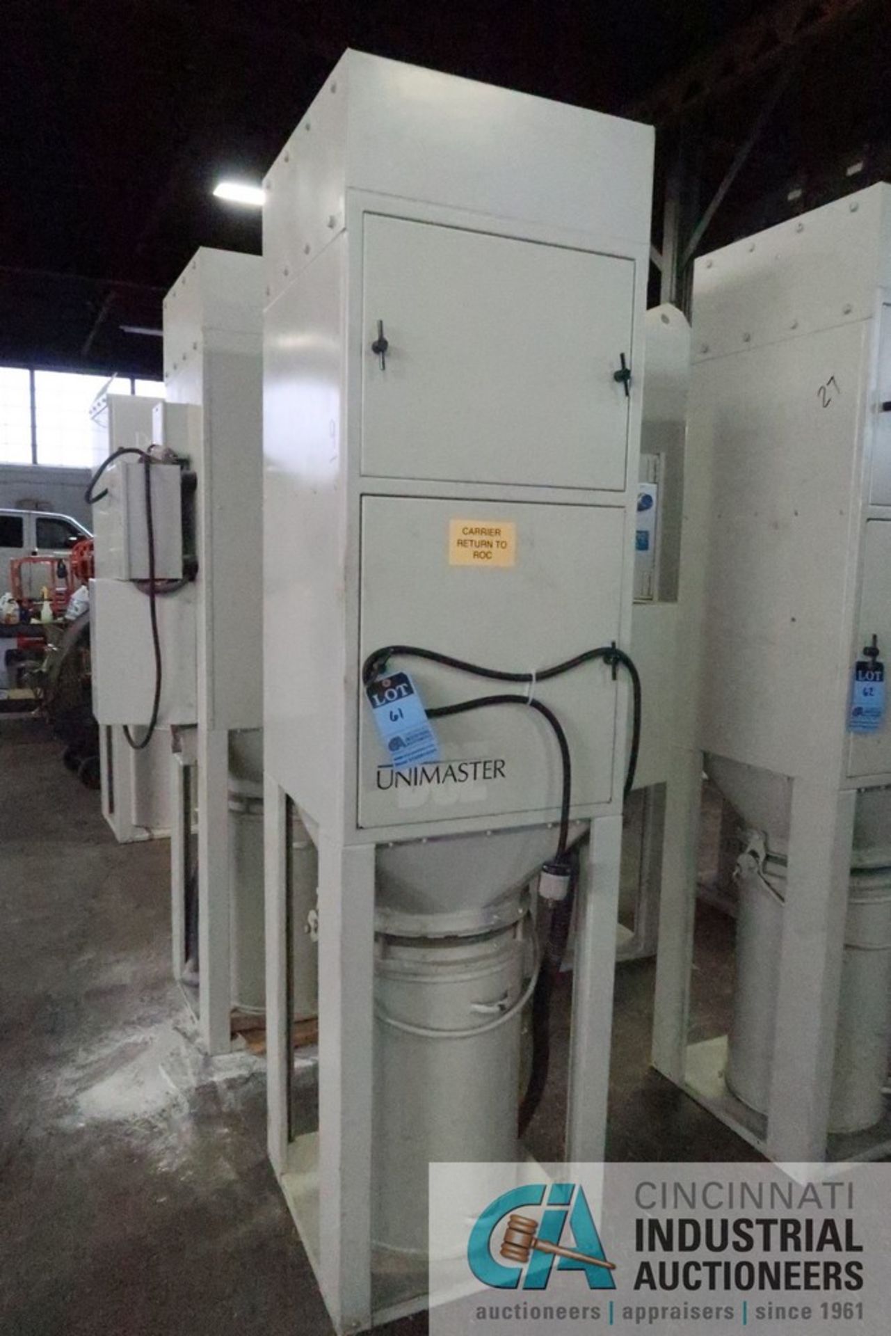 1 HP DCE MODEL UMA76G1AD UNIMASTER SINGLE BAG DUST COLLECTOR; S/N 98-1221-04 **LOCATED AT 110 E
