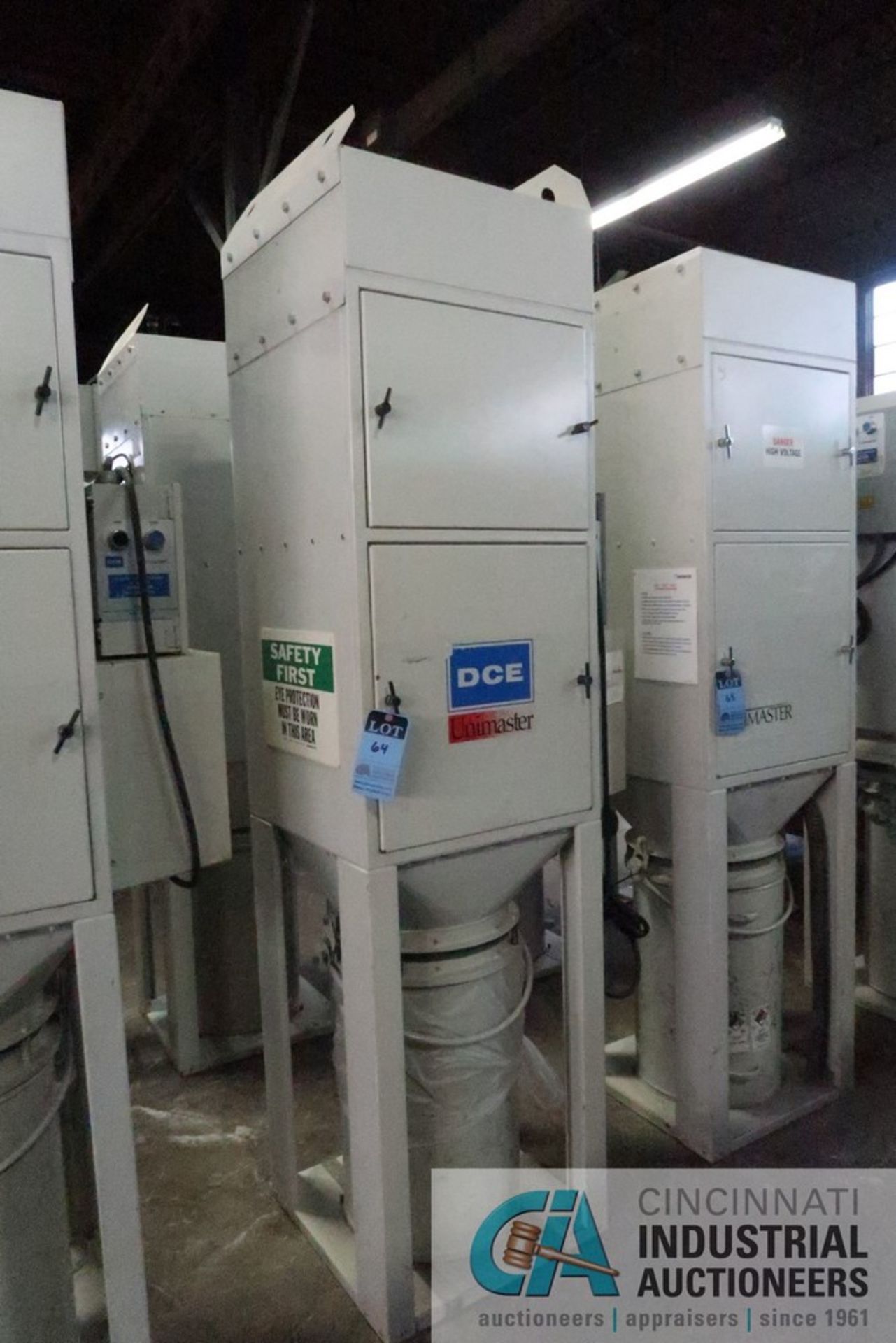 1 HP DCE MODEL UMA76G1AD UNIMASTER SINGLE BAG DUST COLLECTOR; S/N IG649889/03 **LOCATED AT 110 E