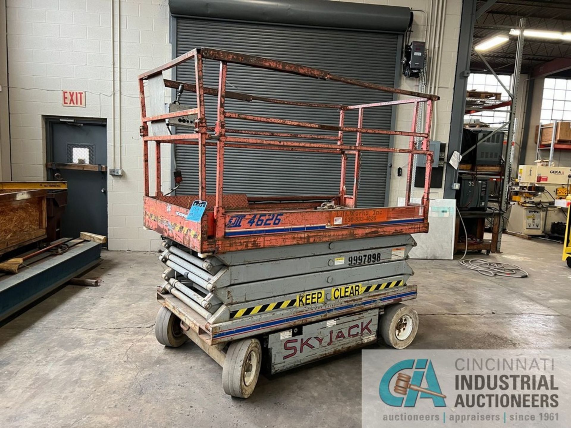 SKYJACK MODEL SJII 4626 ELECTRIC SCISSOR LIFT; S/N 72599, 850 LB. CAPACITY, 26' MAX PLATFORM HEIGHT,