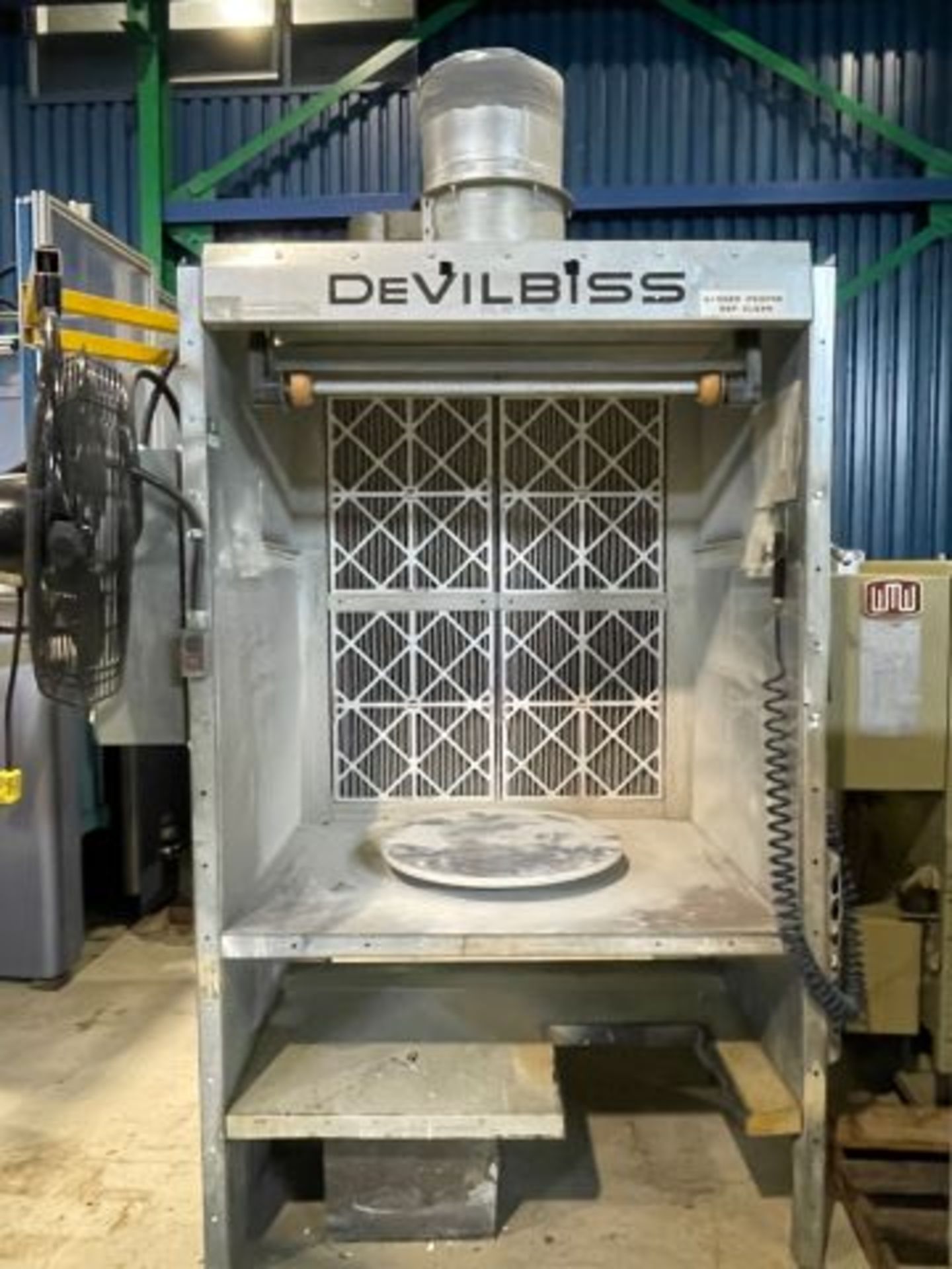 DEVILBISS DEBURRING BOOTH 36" X 47" X 44" WORK AREA, MOD: QNST5226, TURNTABLE, 575 VOLTS 3 PHASES - Image 2 of 3