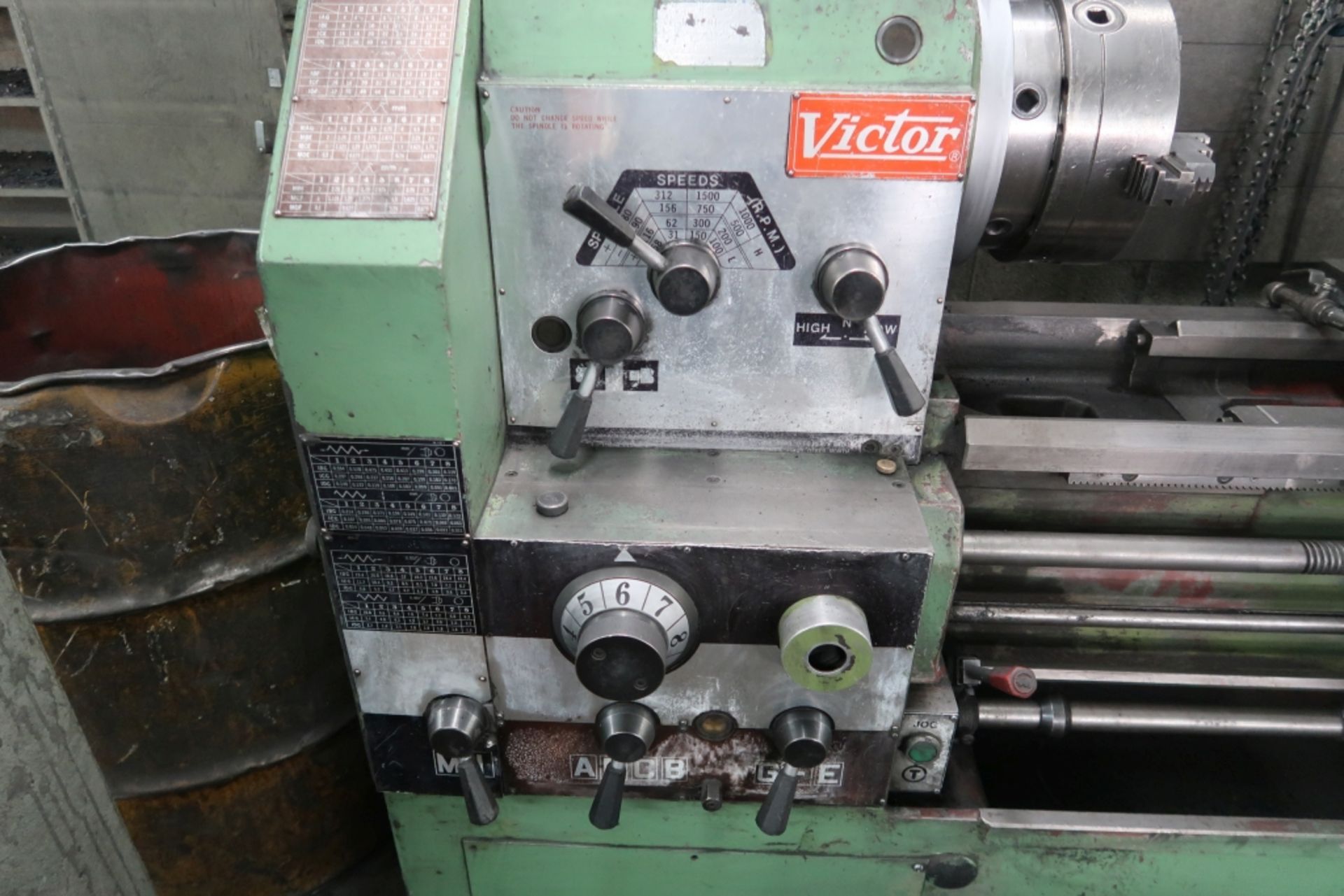 VICTOR 20''X60'' CONV. LATHE MOD: 2060, MITUTOYO DRO, 10'' 3 JAW CHUCK, 3.25'' BORE, TAIL STOCK & - Image 4 of 7