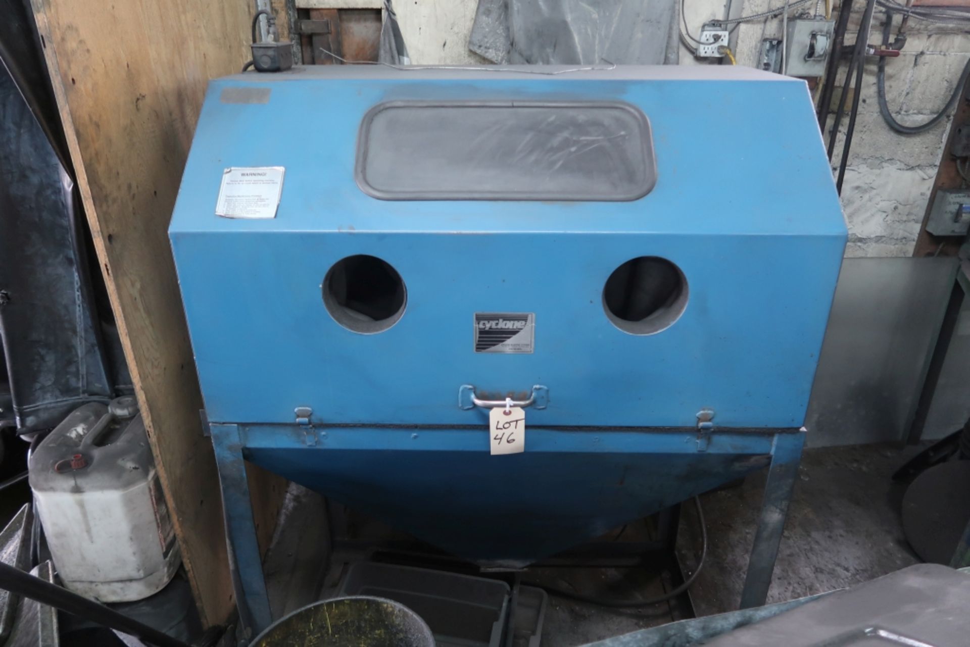 CYCLONE SANDBLAST CABINET 24''X42''X24'' , W/DUST COLLECTOR