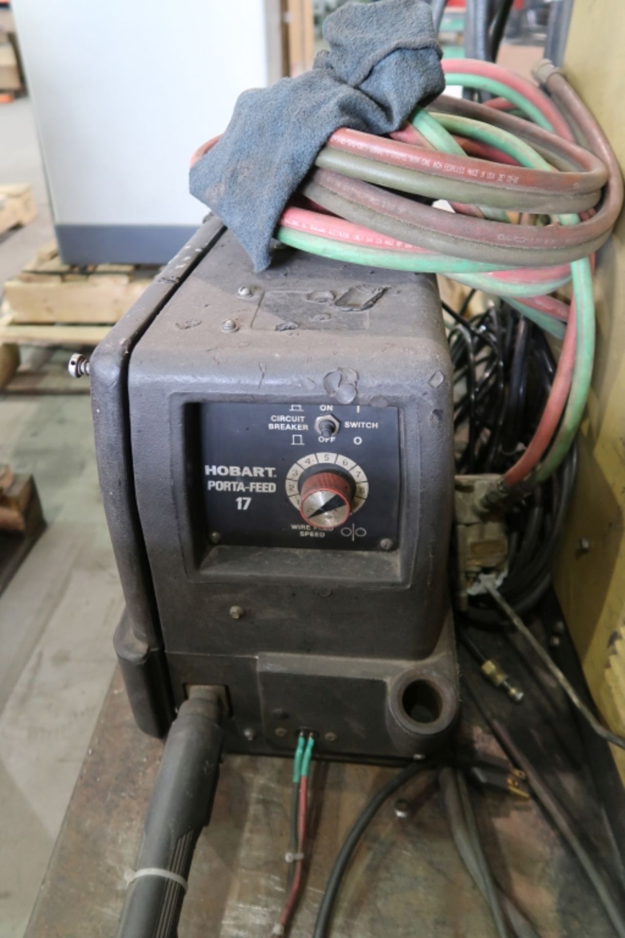 HOBART WELDING MACHINE MOD: FABRICATOR W/ PORTA-FEED 17 WIRE FEEDER - Image 3 of 4