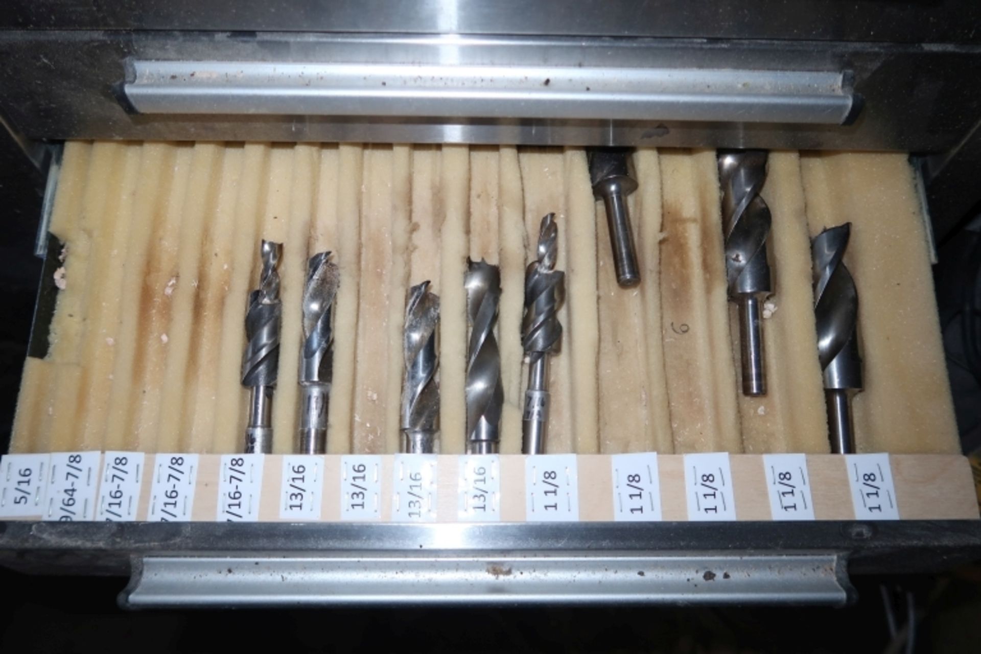 DRILL AND BORING BITS AND ACCESSORIES FOR DOUCET SICOTTE BORING MACHINE WITH TOOL CHEST - Image 5 of 9