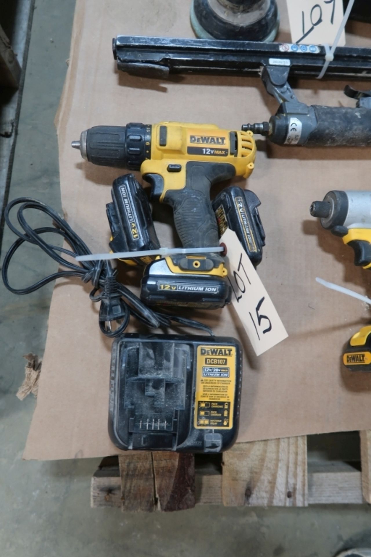 DEWALT DRILL W/ 3 BATTERIES AND 1 CHARGER