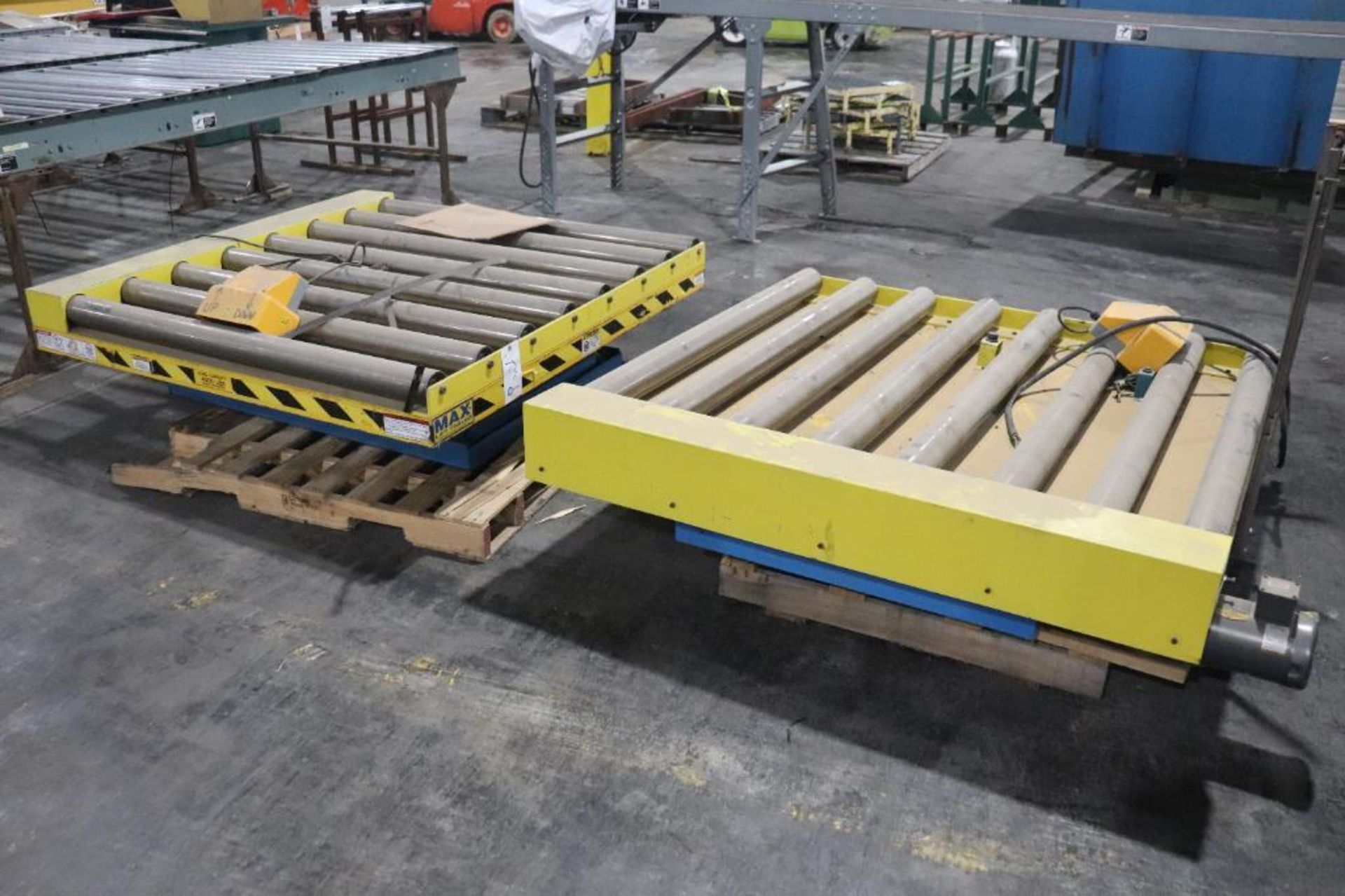 Max lift table roller conveyor lift tables