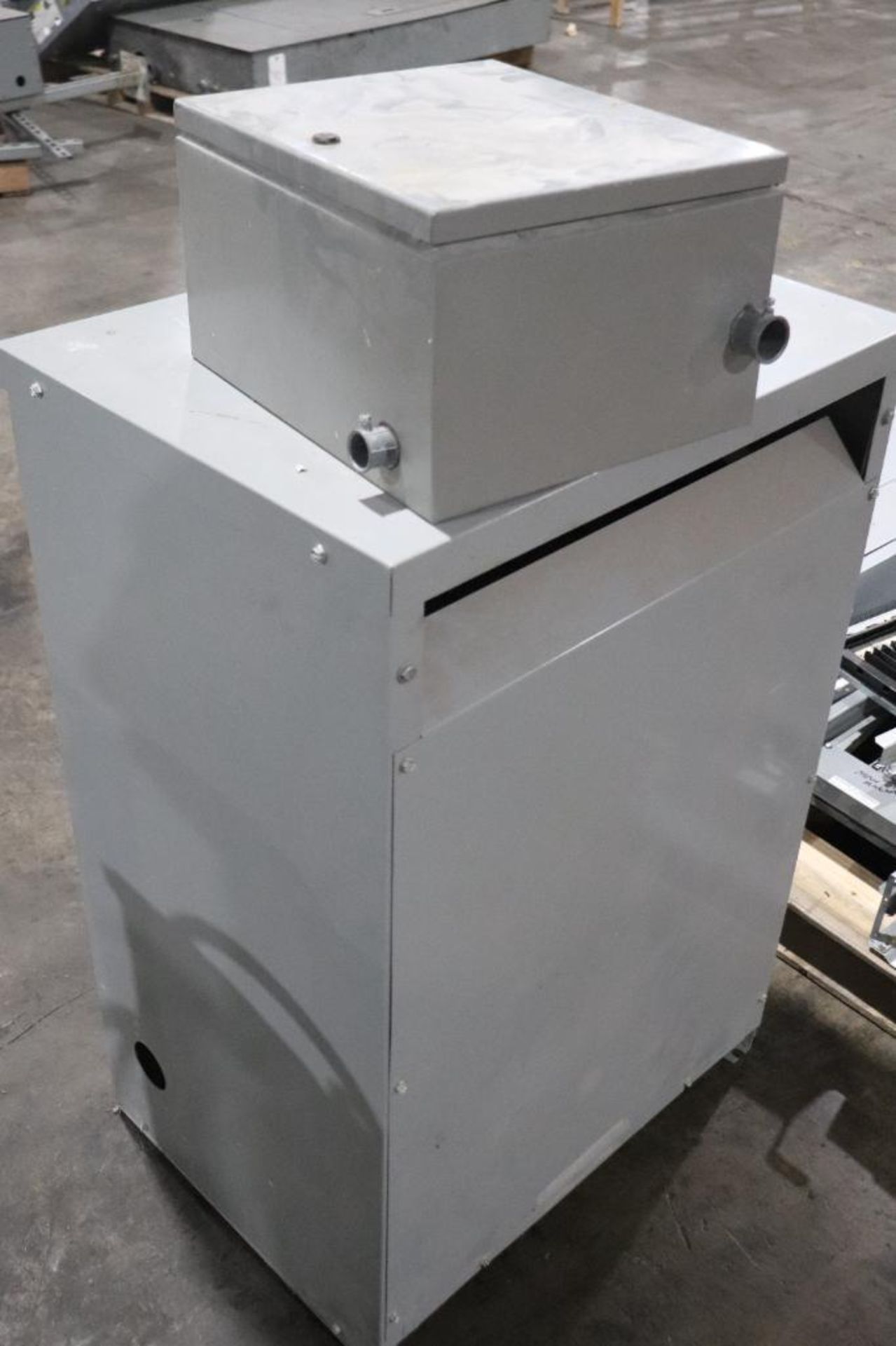 Cuttler-Hammer 3 ph, 75 KVA transformer - Image 2 of 3