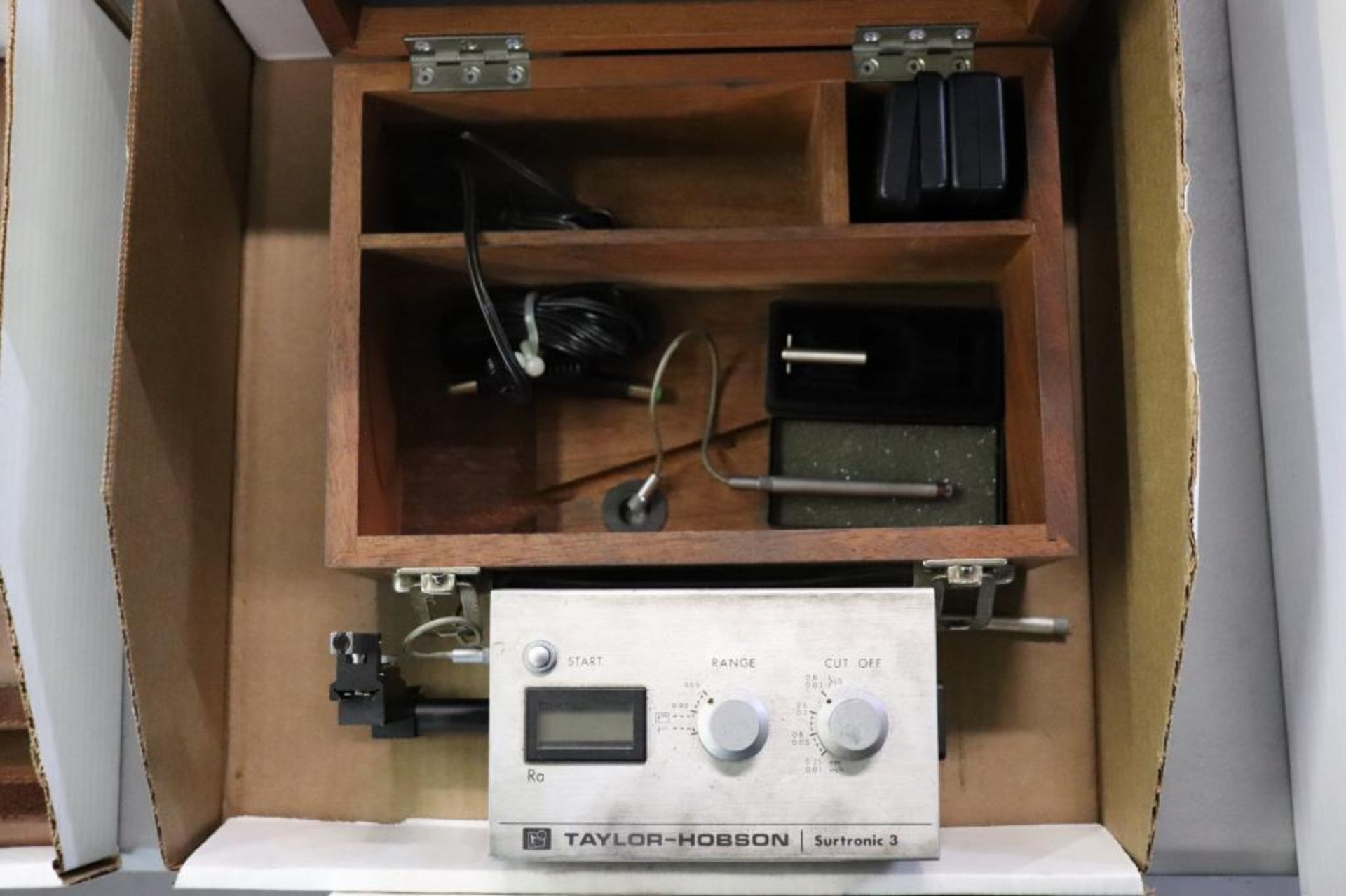 Taylor-Hobson Surtronic 3 roughness gauge - Image 2 of 8